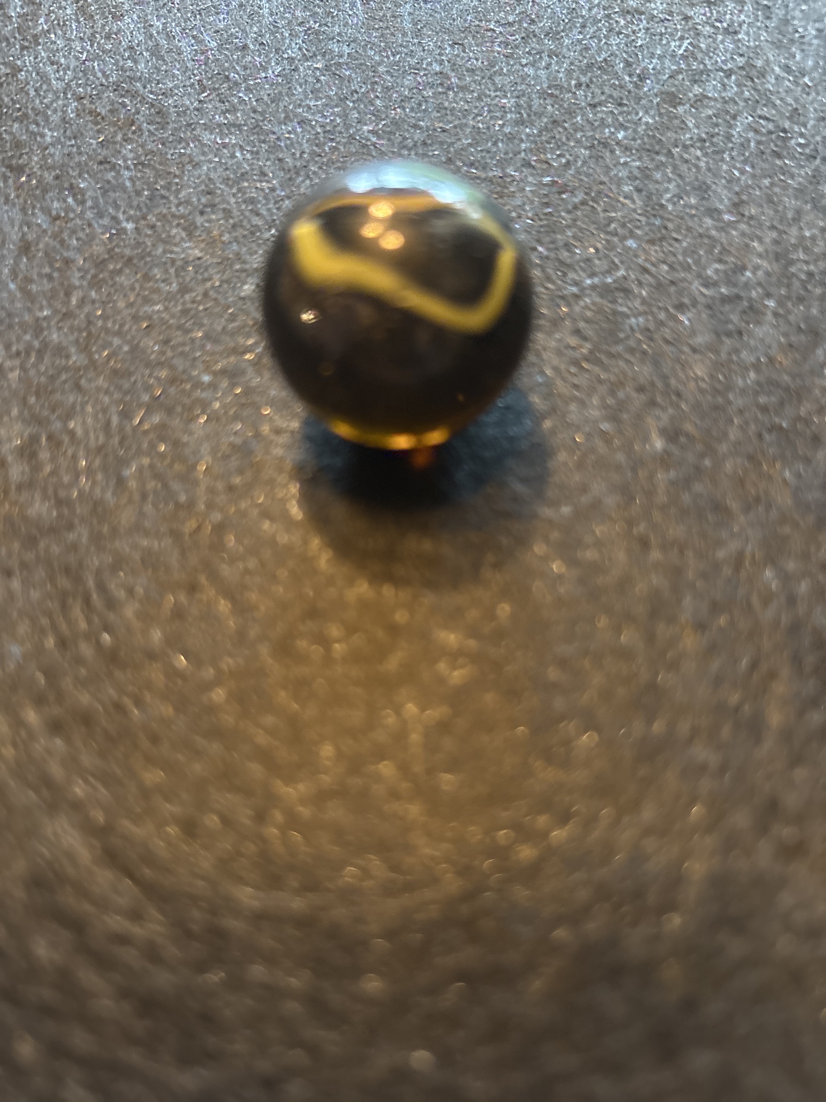 Black Special with Yellow Ribbon by Akro Agate, identification view