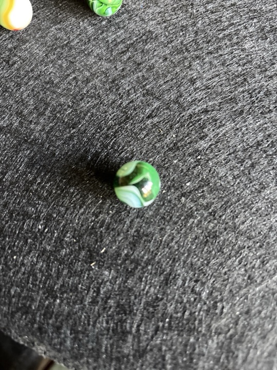 Green Parrot by Vitro Agate, identification view