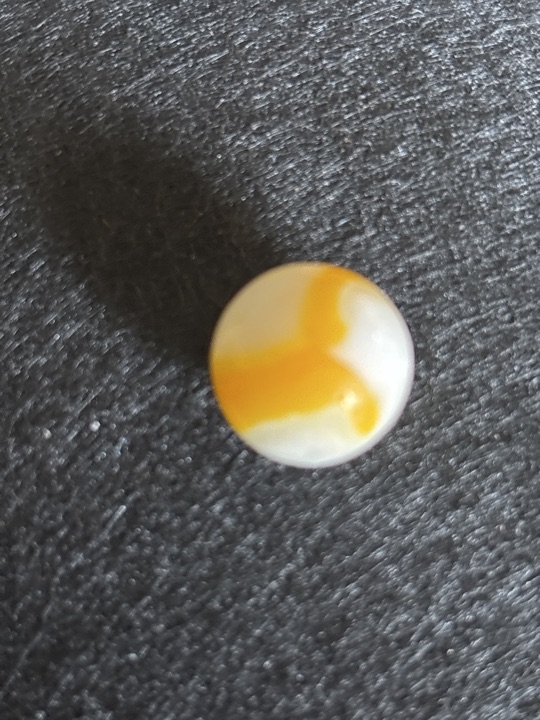 Egg Yolk by Akro Agate, identification view