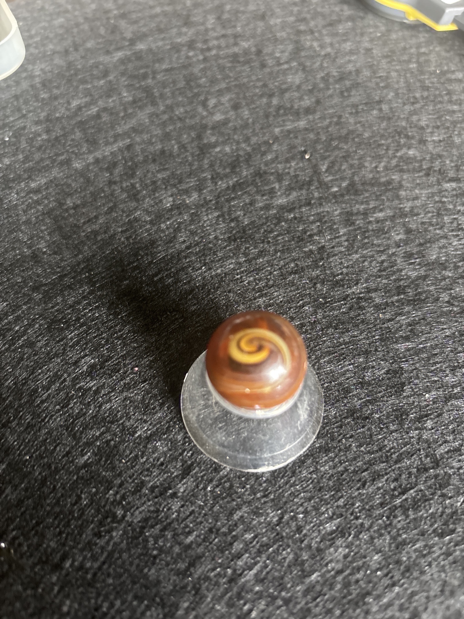 Brown and Yellow Corkscrew - Caramel Spiral by Akro Agate, identification view