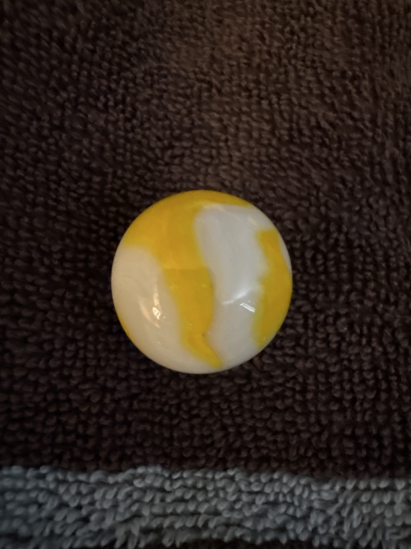 Egg Yolk Corkscrew by Akro Agate, identification view
