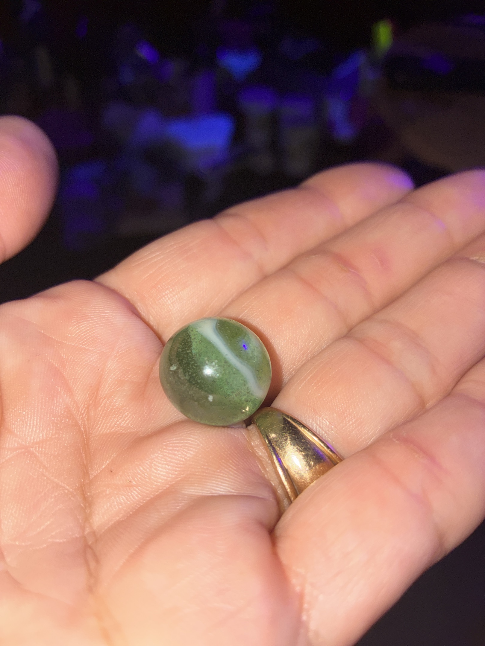 Green Uranium Slag (Shooter) by Akro Agate Company, identification view