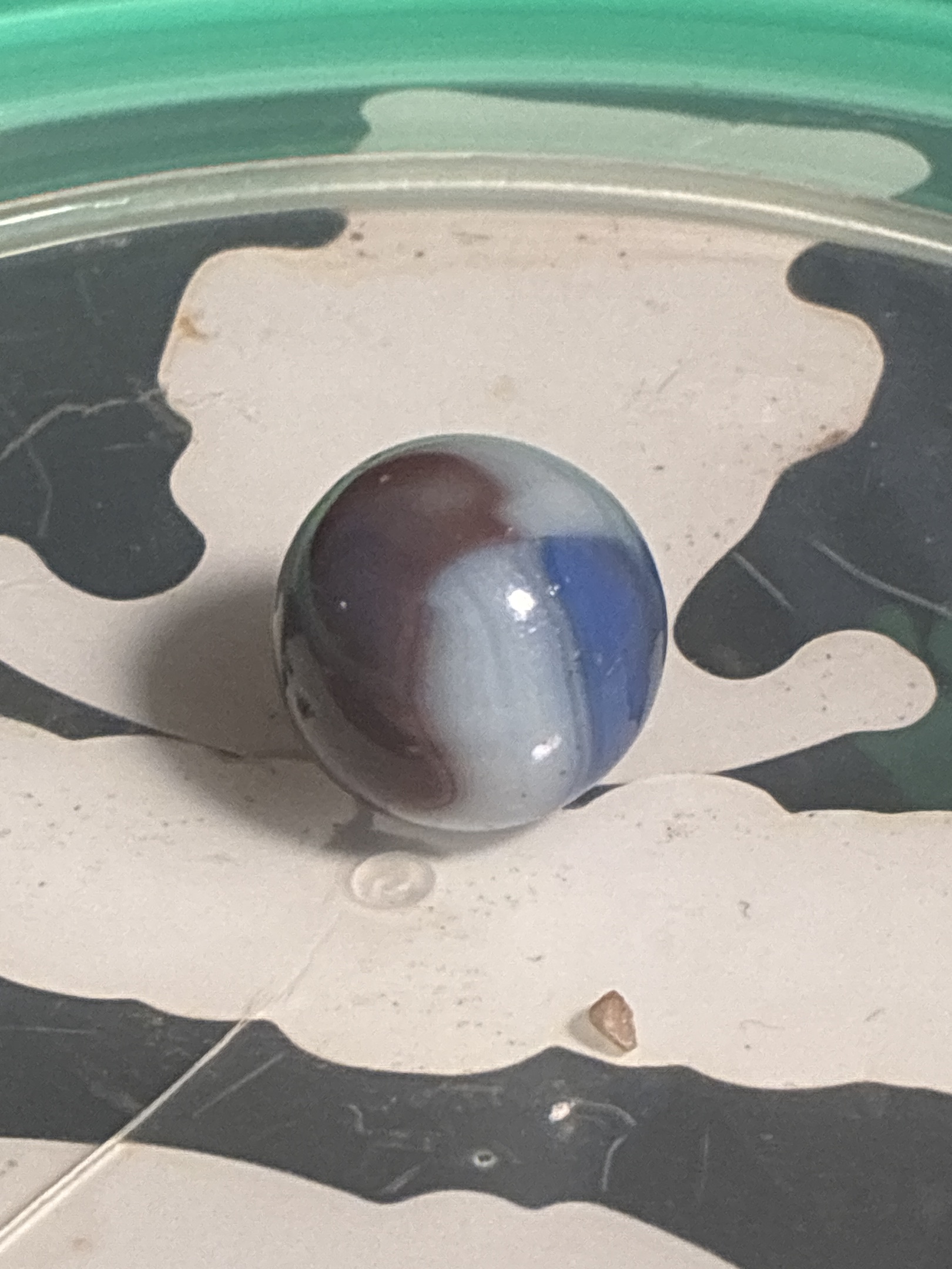 Patriot Swirl by Akro Agate Company, identification view