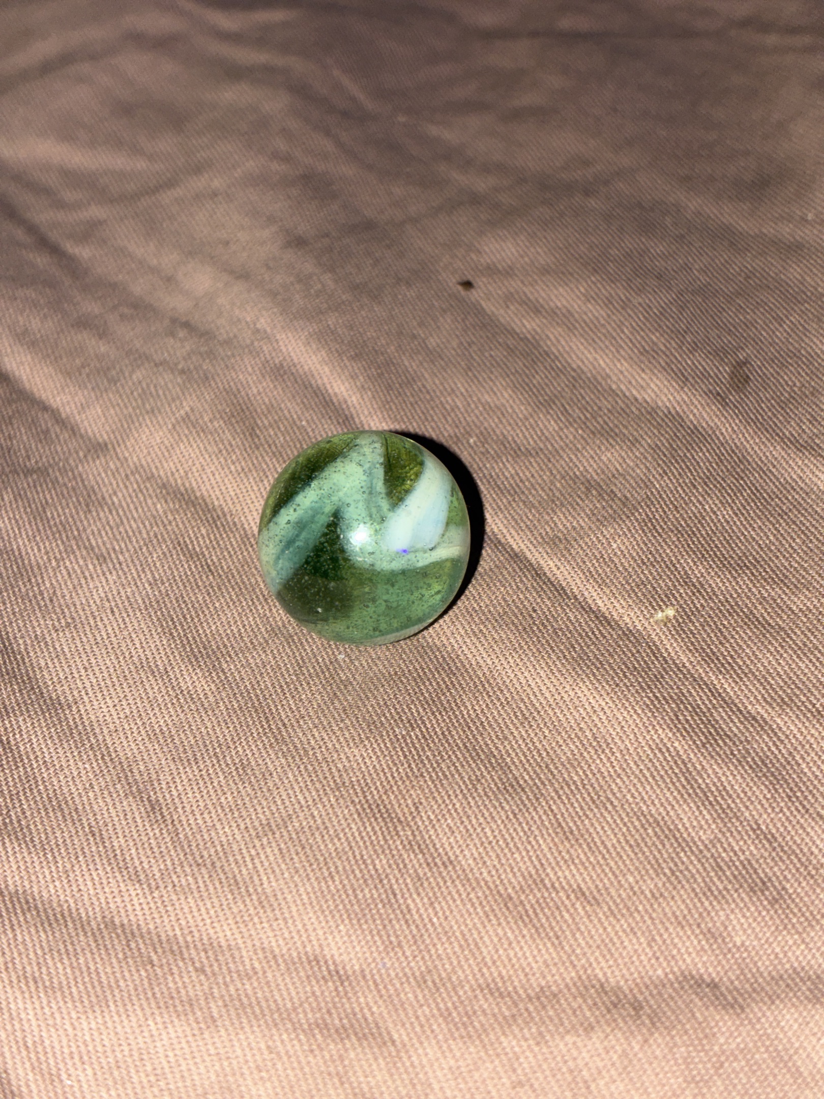 Green Slag (Uranium) by Akro Agate Company, identification view