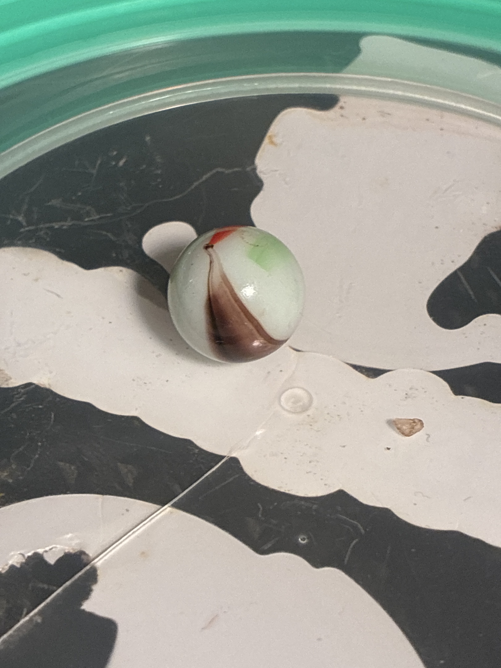Three-Color Tri-Lite (Red, Green, Brown) by Vitro Agate Company