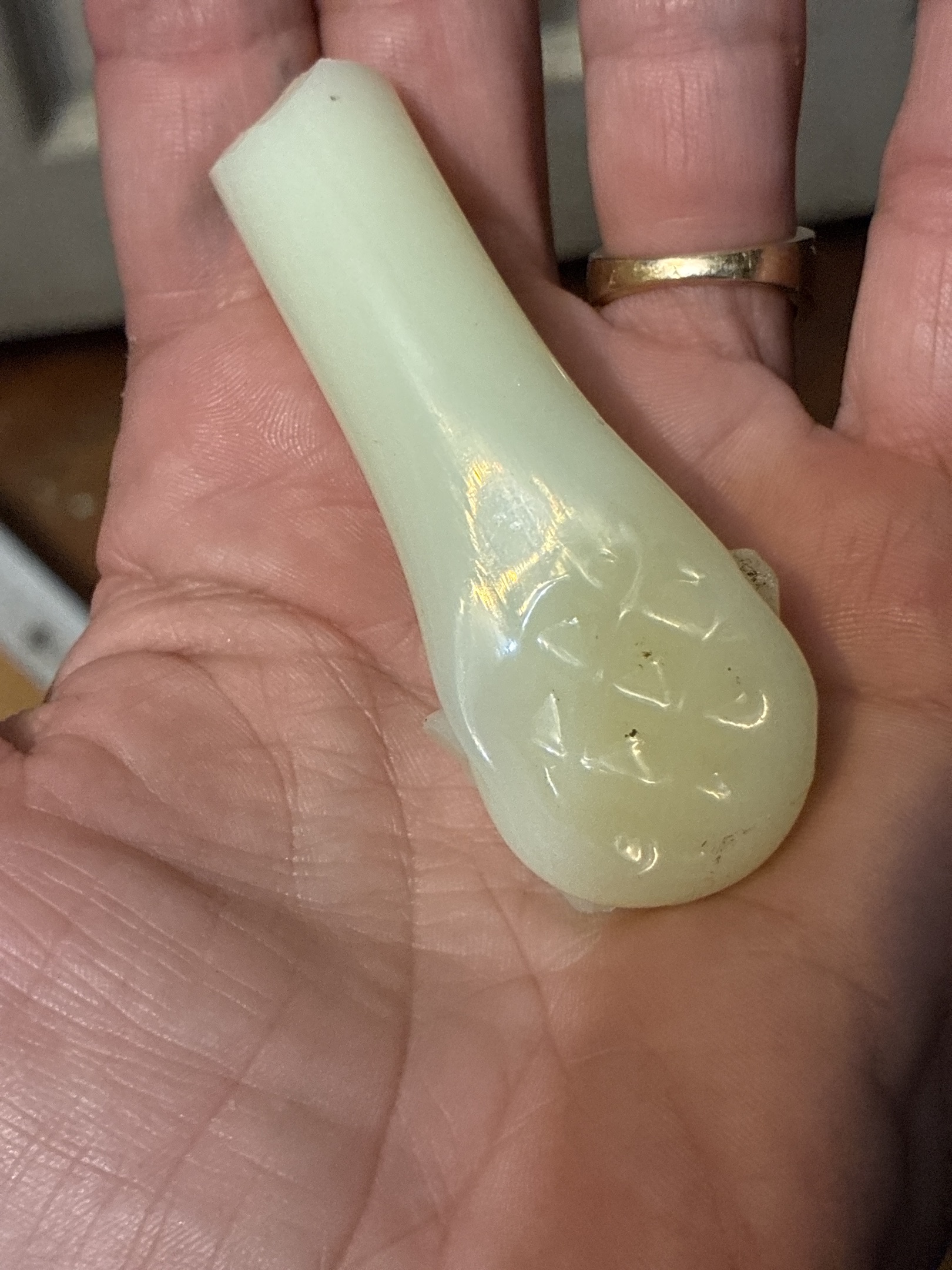 Jadeite/Custard Glass Stopper or Peg by Akro Agate Company, identification view