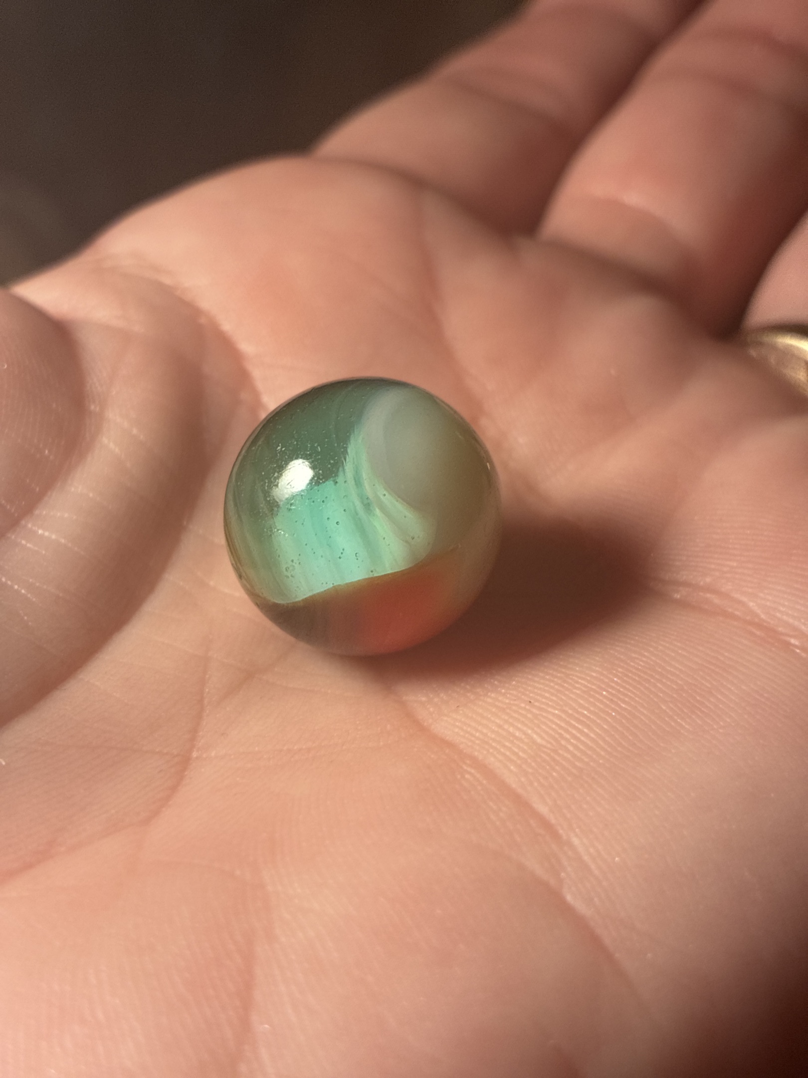 Transparent Tri-Color Swirl by Akro Agate Company, identification view