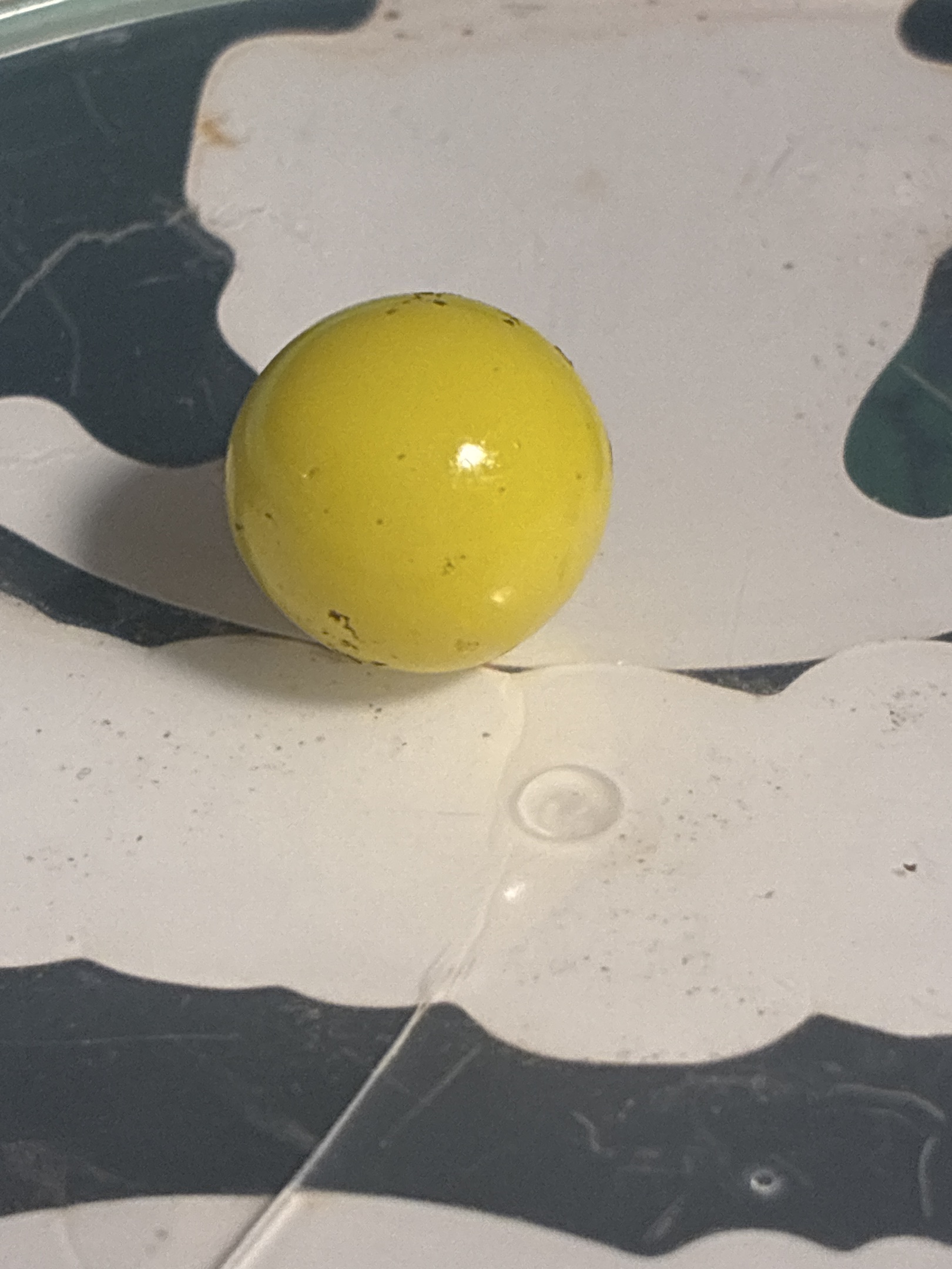 Yellow Game Marble by Akro Agate, identification view
