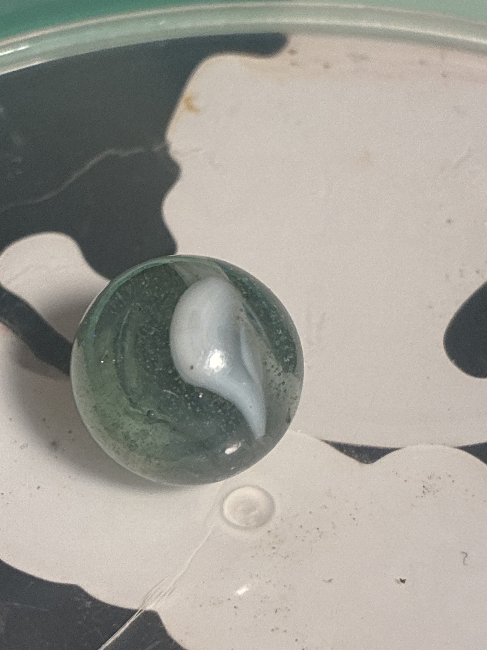 Single-Vane Cat's Eye by Vitro Agate, identification view