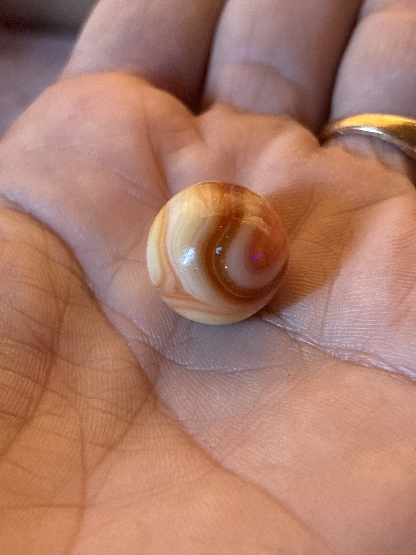 Oxblood Swirl / Carnelian Oxblood by Akro Agate, identification view