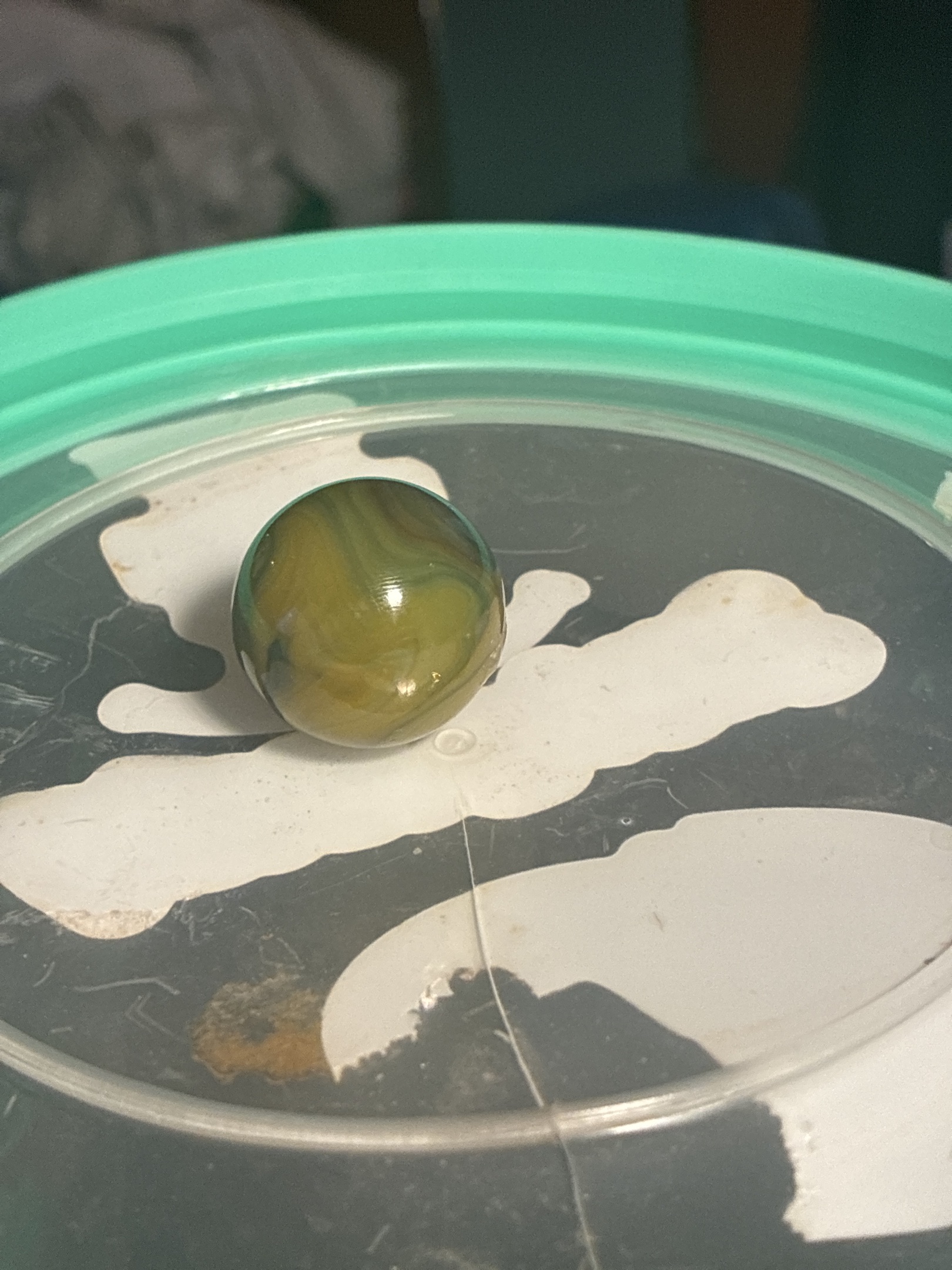 Green Slag by Akro Agate Company, identification view