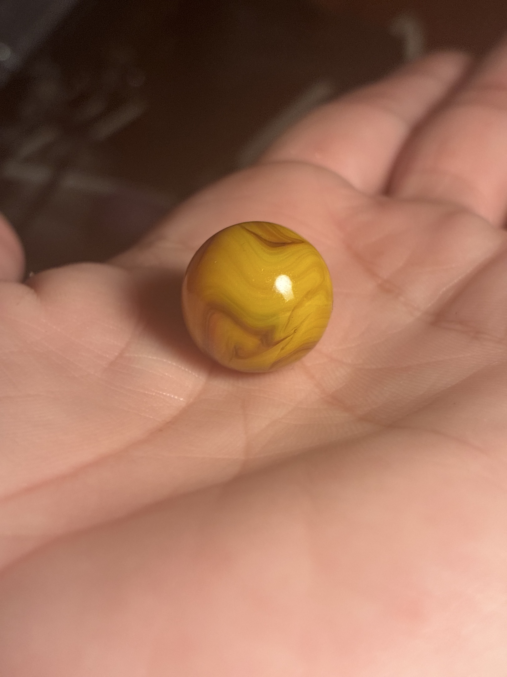 Yellow and Brown Swirl by Christensen Agate Company, identification view