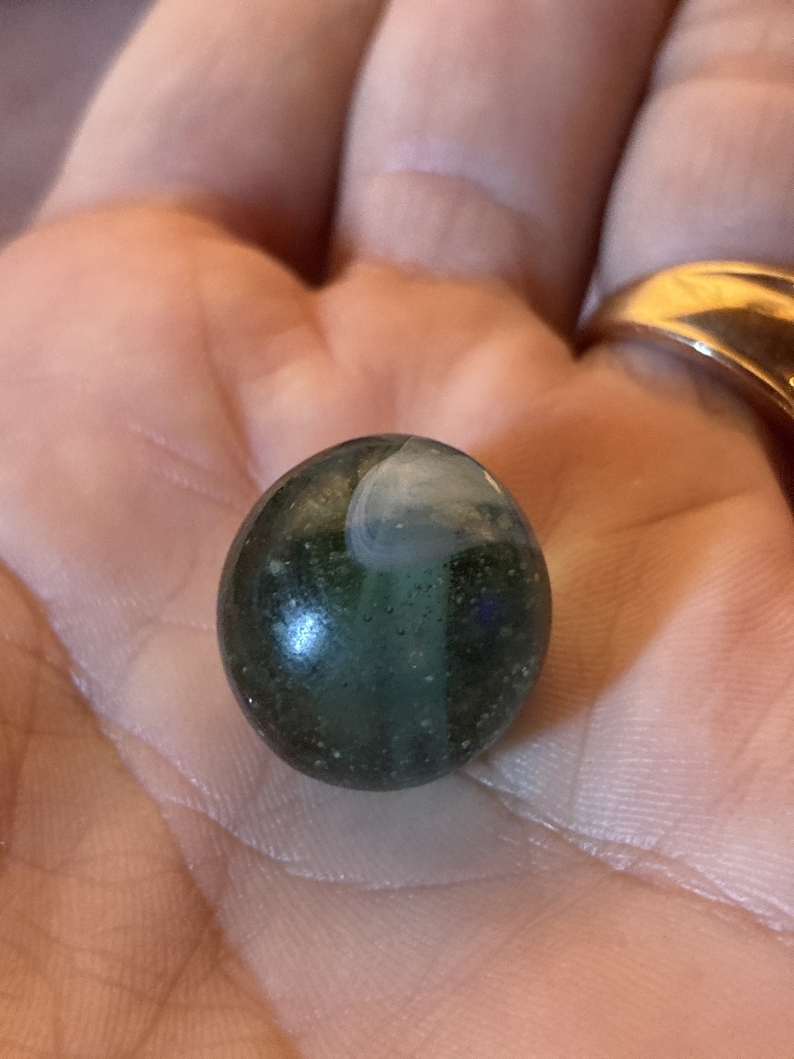 All-Red / Single-Vane (Green/White Variation) by Vitro Agate Company, identification view