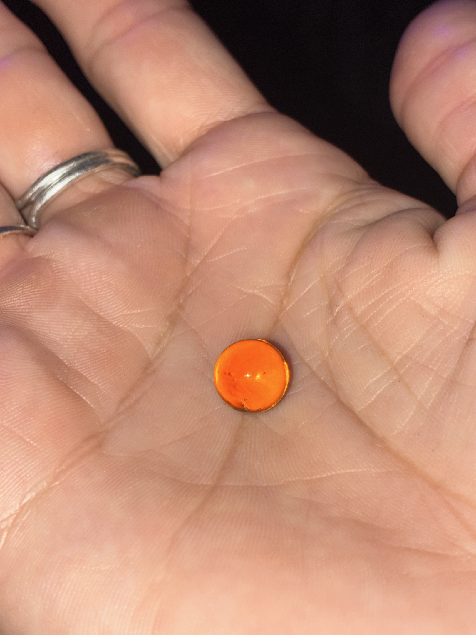 Cadmium Orange Pee-wee by Akro Agate Company, identification view