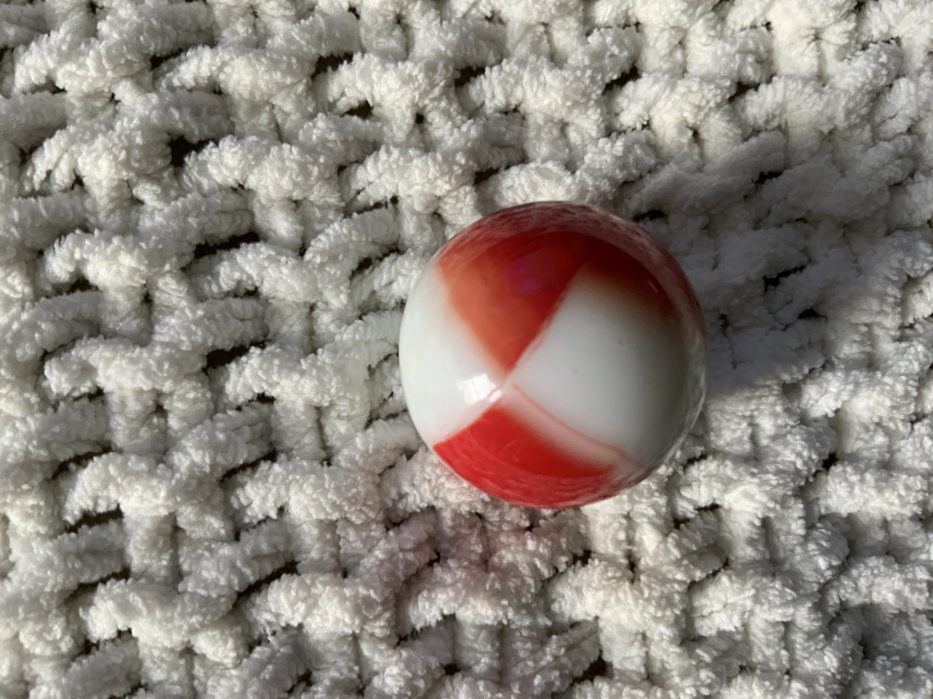 Red and White Corkscrew Special by Akro Agate, identification view