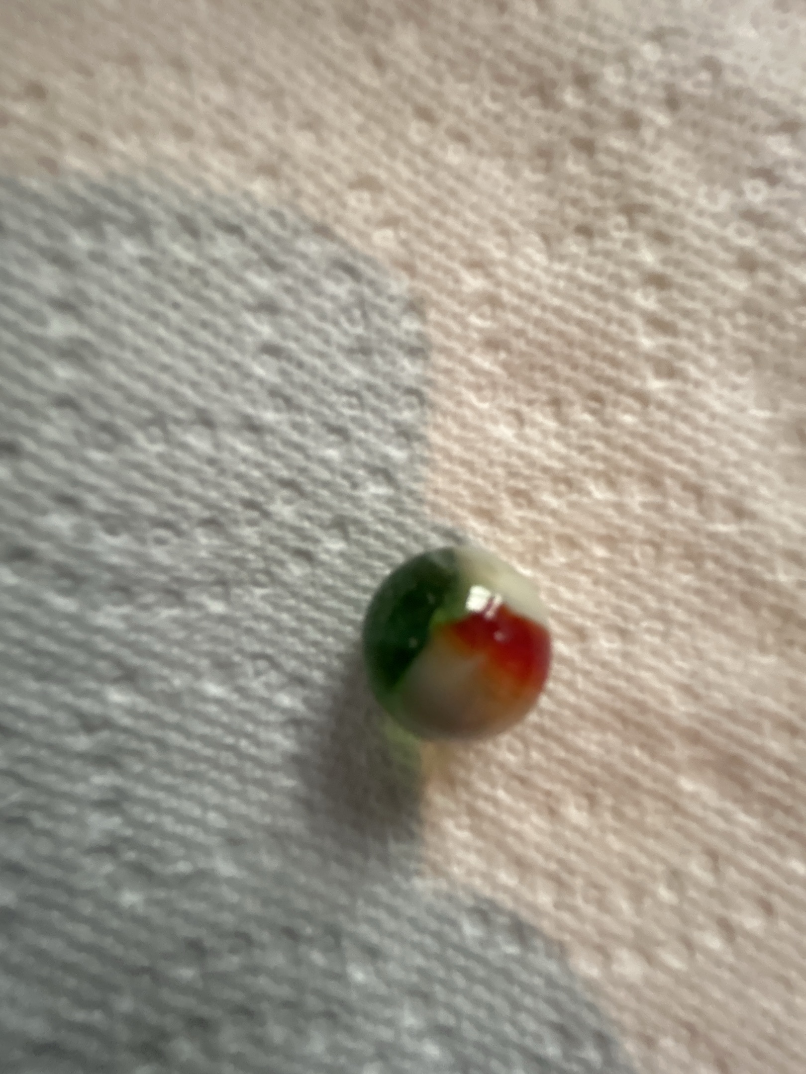Red, Green, and White by Vitro Agate, identification view