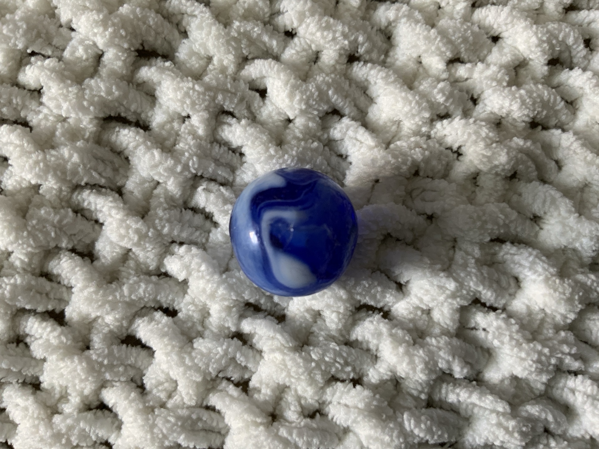 Blue Onyx Swirl by Vitro Agate Co., identification view
