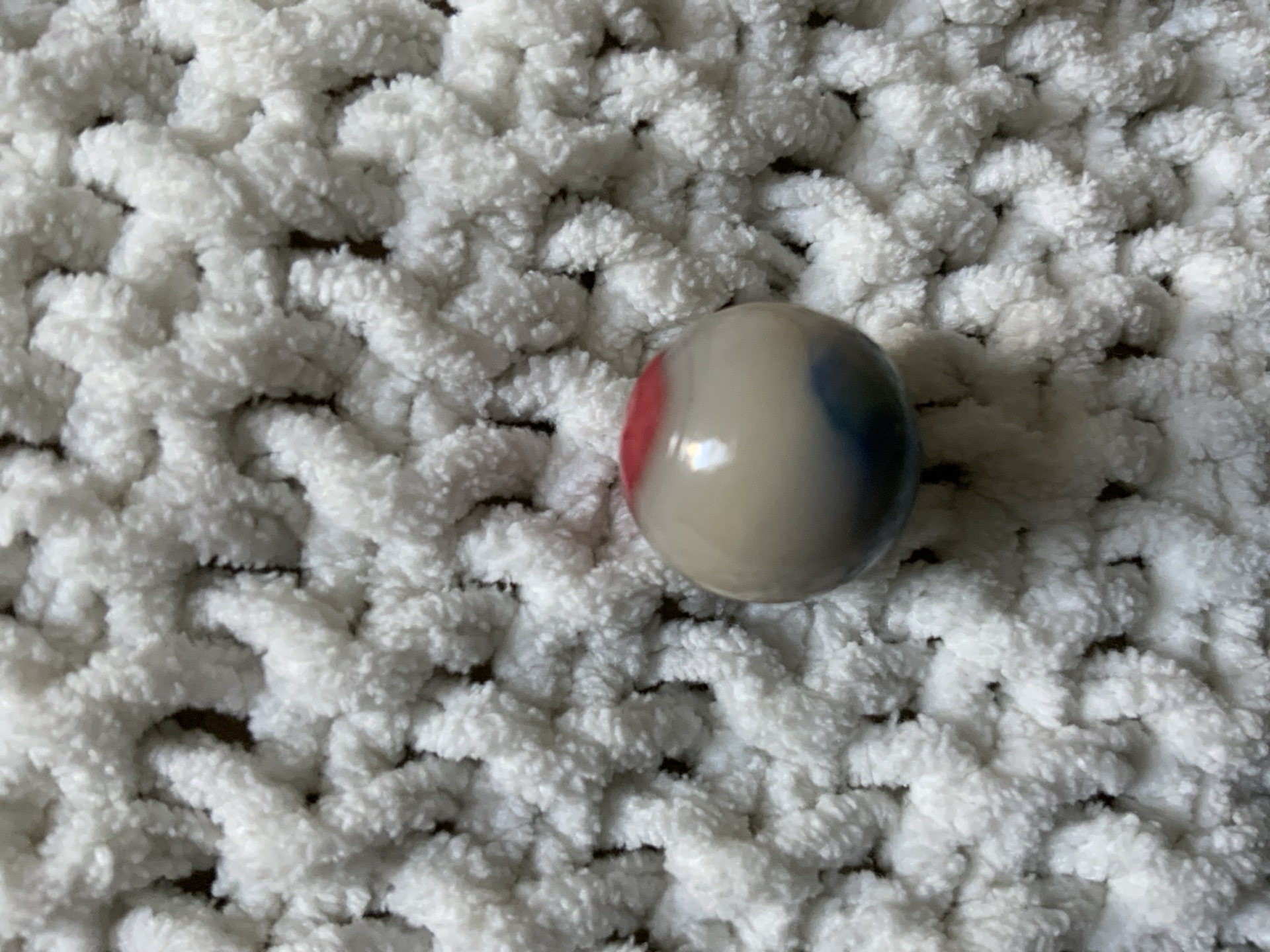 Parrot - Red and Blue on White by Vitro Agate, identification view