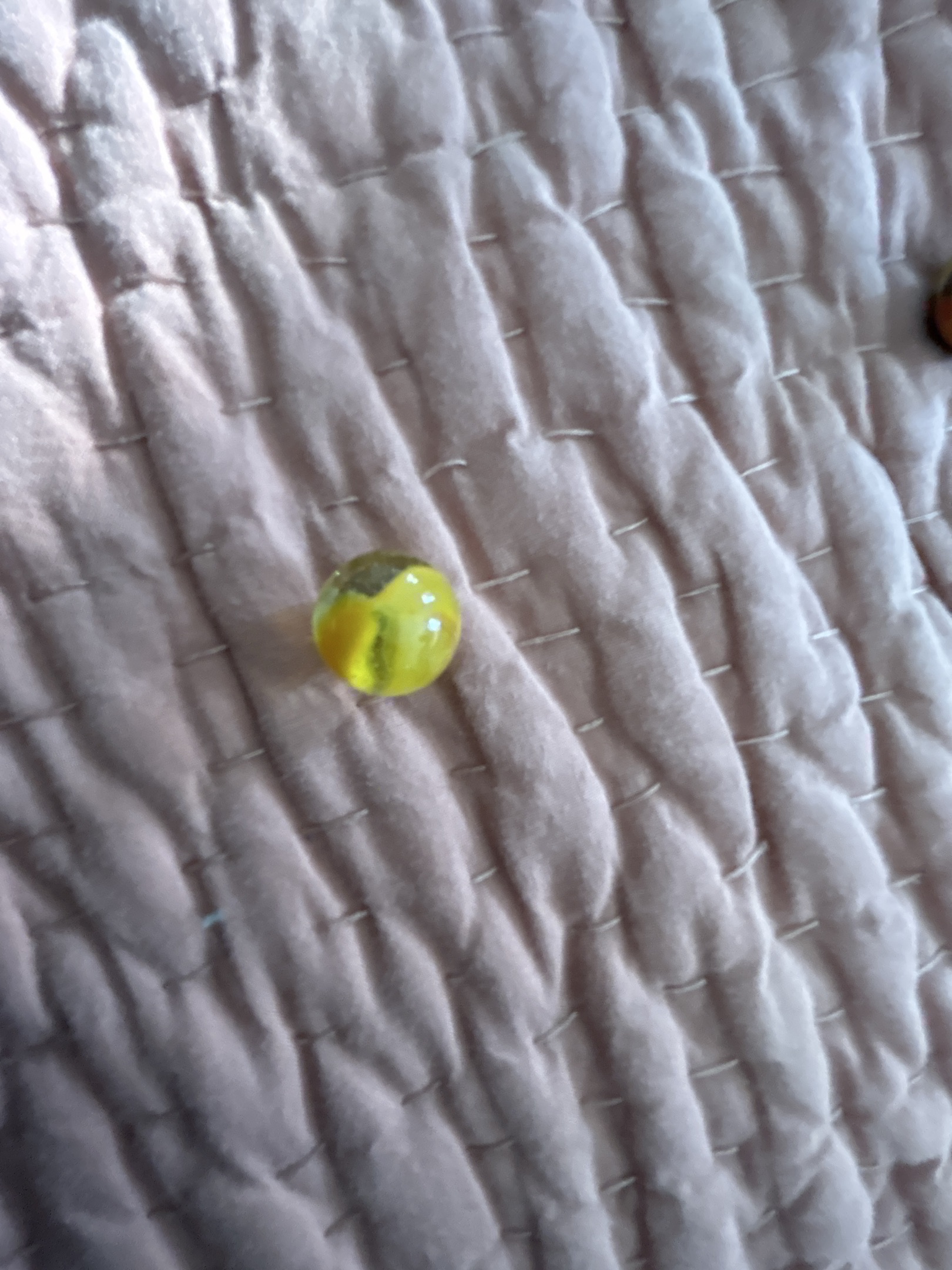 Single-Color Yellow Cat's Eye by Marble King, identification view