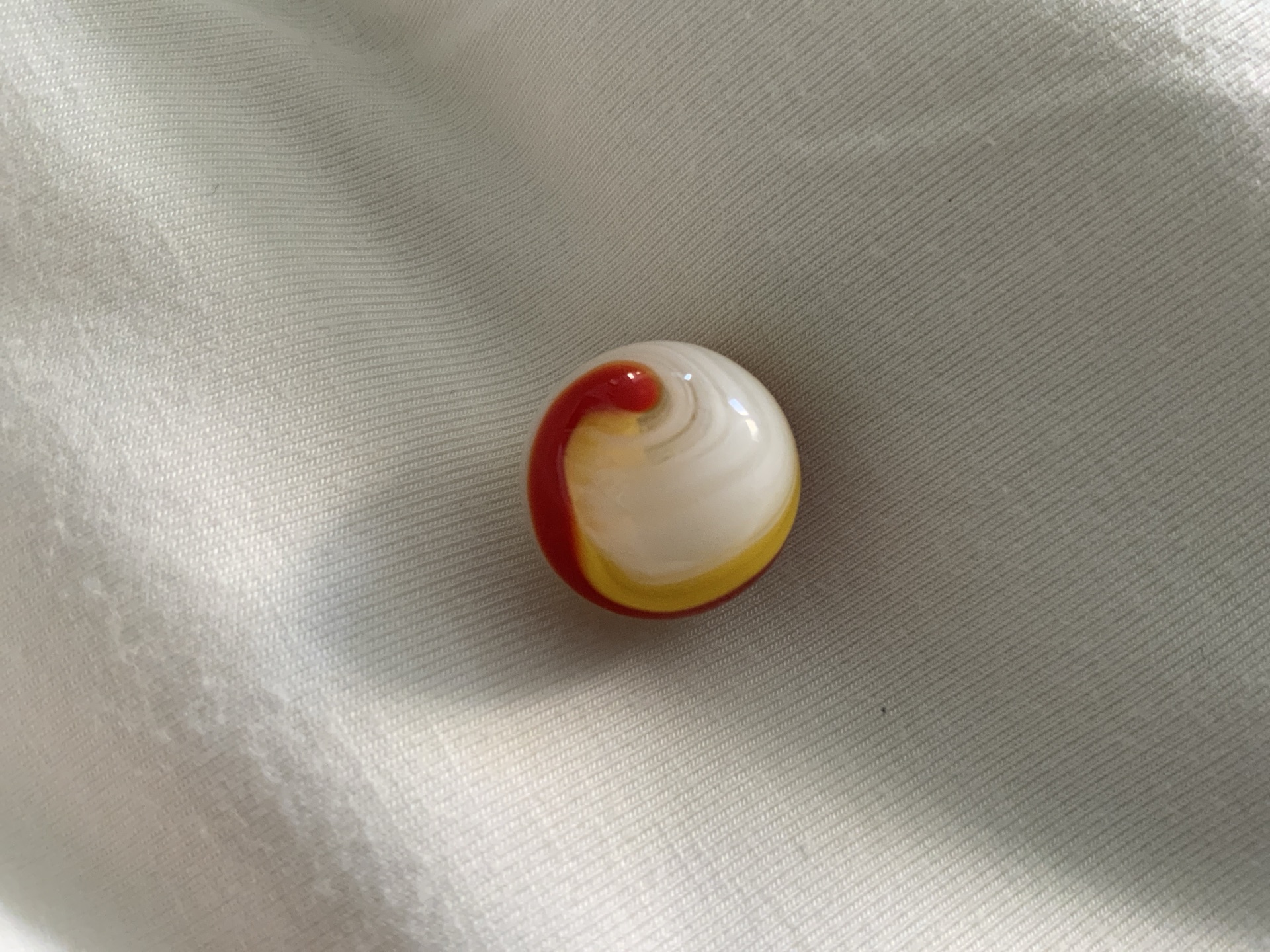 Red and Yellow Egg Yolk Special by Akro Agate, identification view
