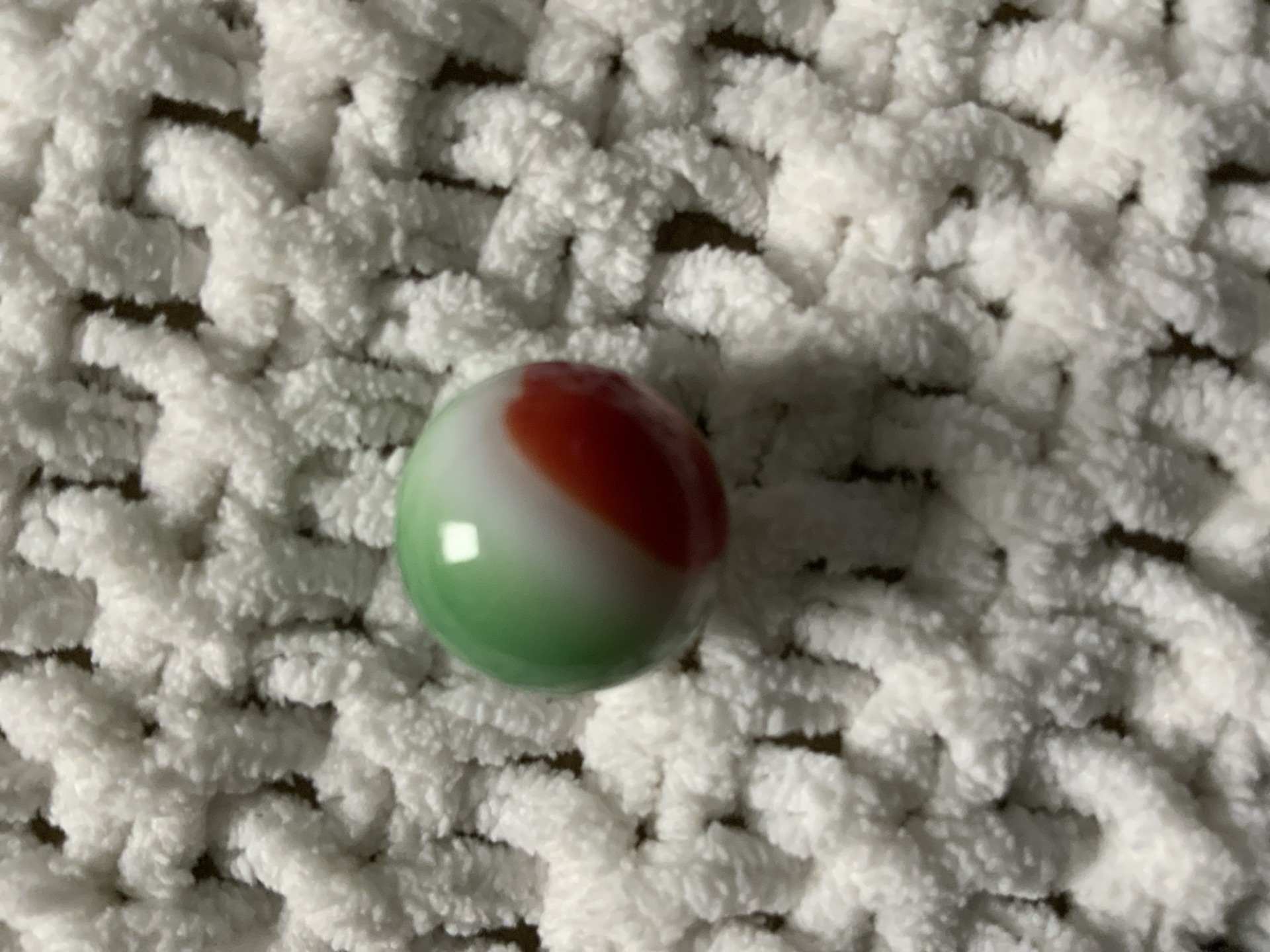 Tri-Color Patch - Christmas Red and Green on White by Vitro Agate Company, identification view