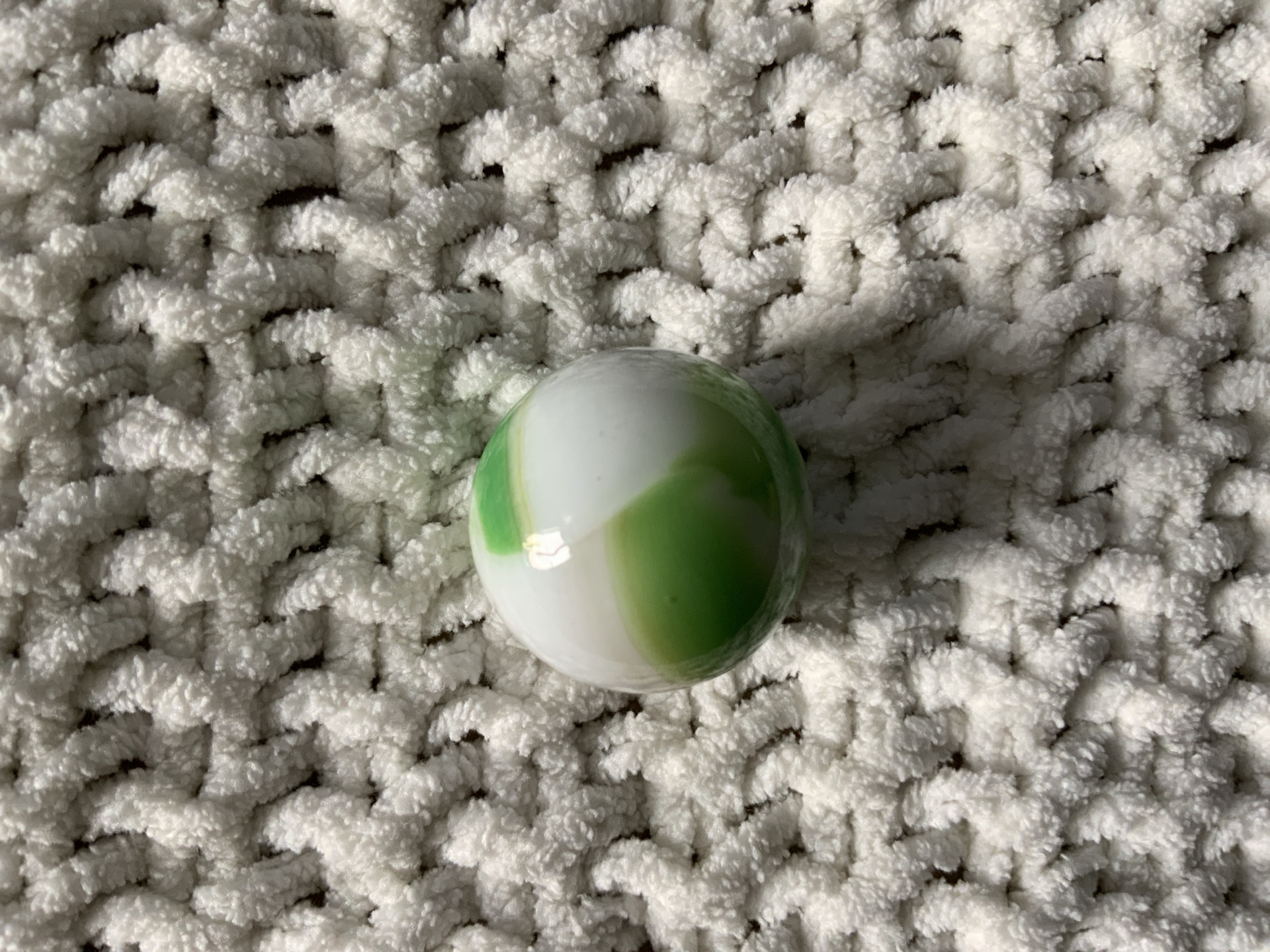 Parrot - Green and White Shooter by Vitro Agate, identification view