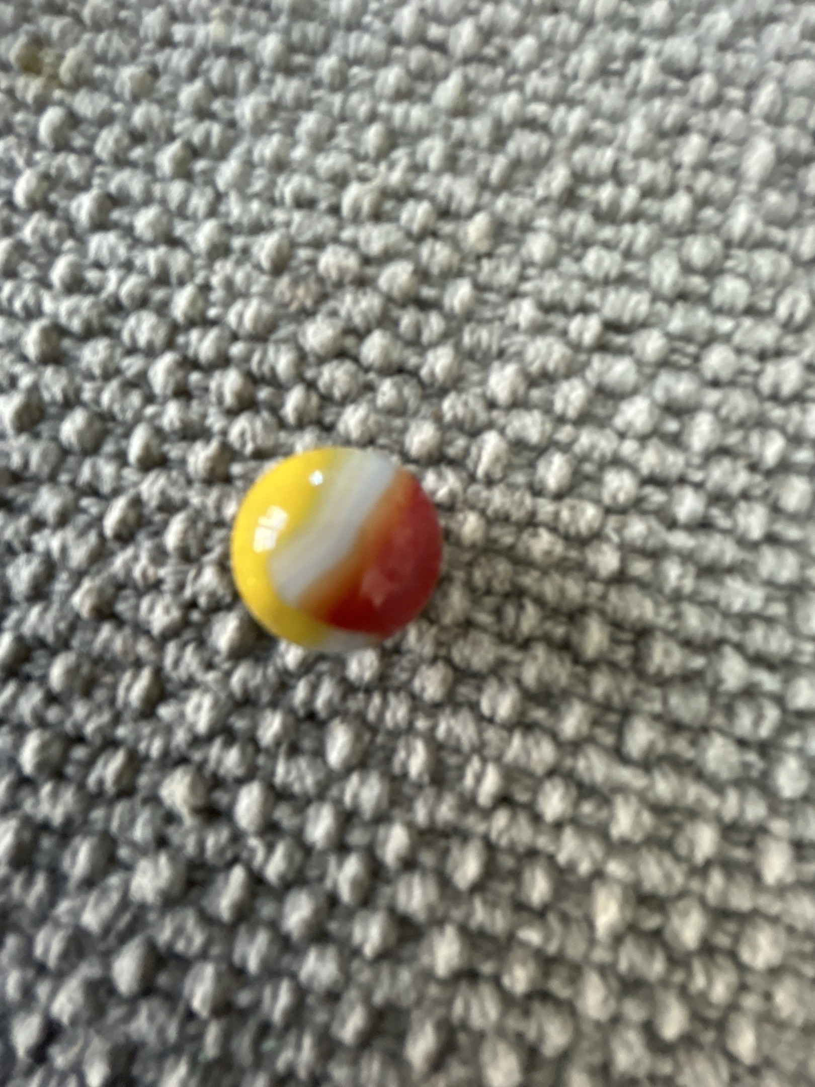 Ace Patch - Red, Yellow and White by Akro Agate Company, identification view