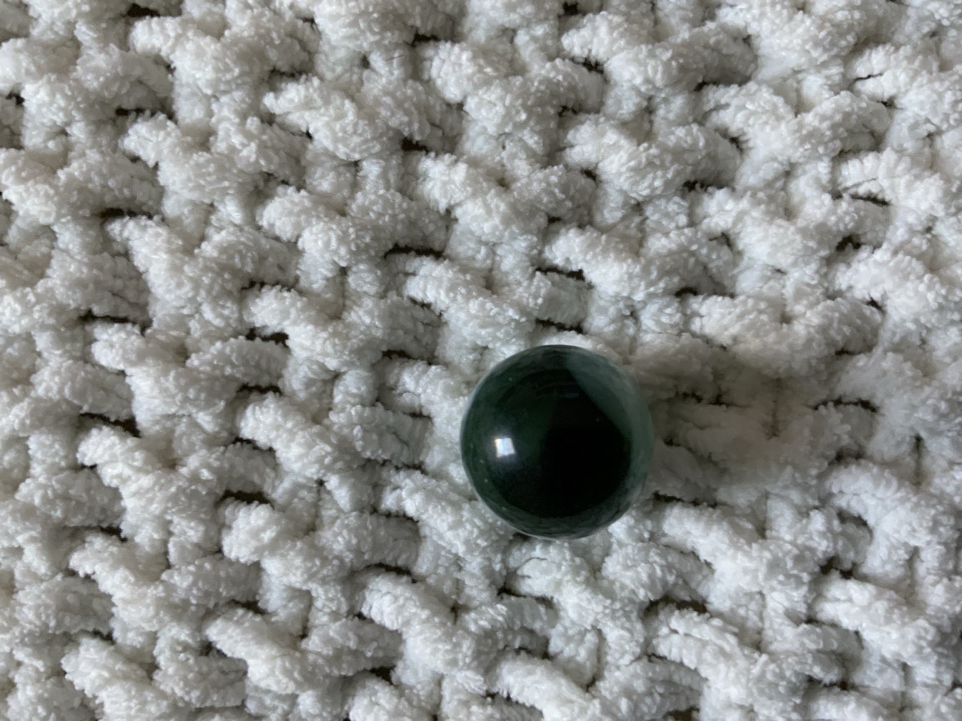 Blackie - Dark Green Opaque by Vitro Agate, identification view