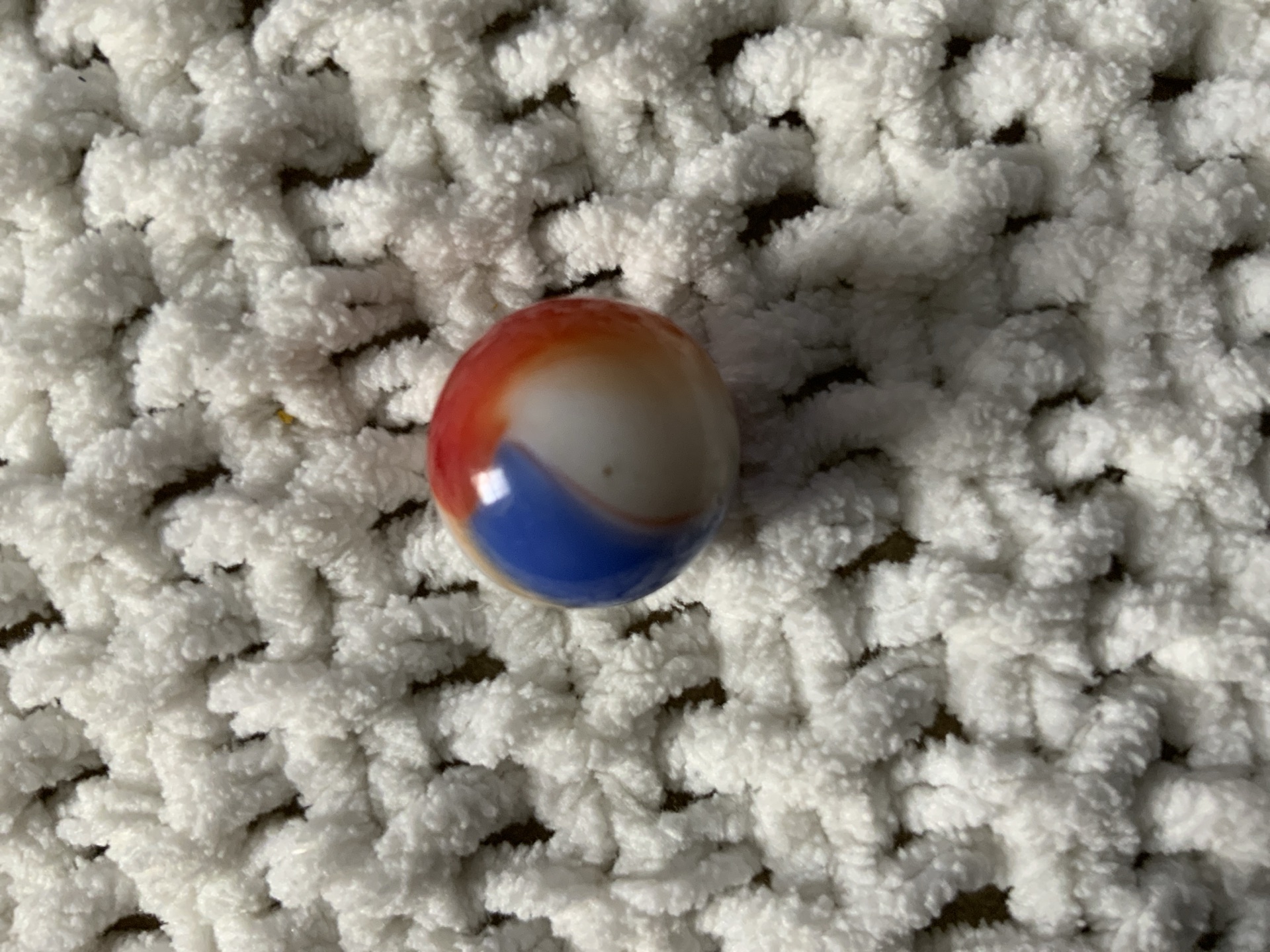 Parrot - Red, White and Blue Liberty by Vitro Agate, identification view