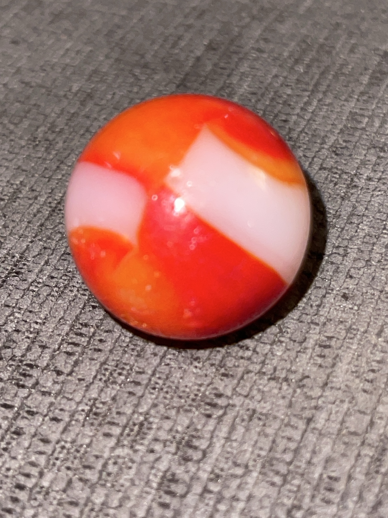 Parrot - Red and White by Vitro Agate, identification view