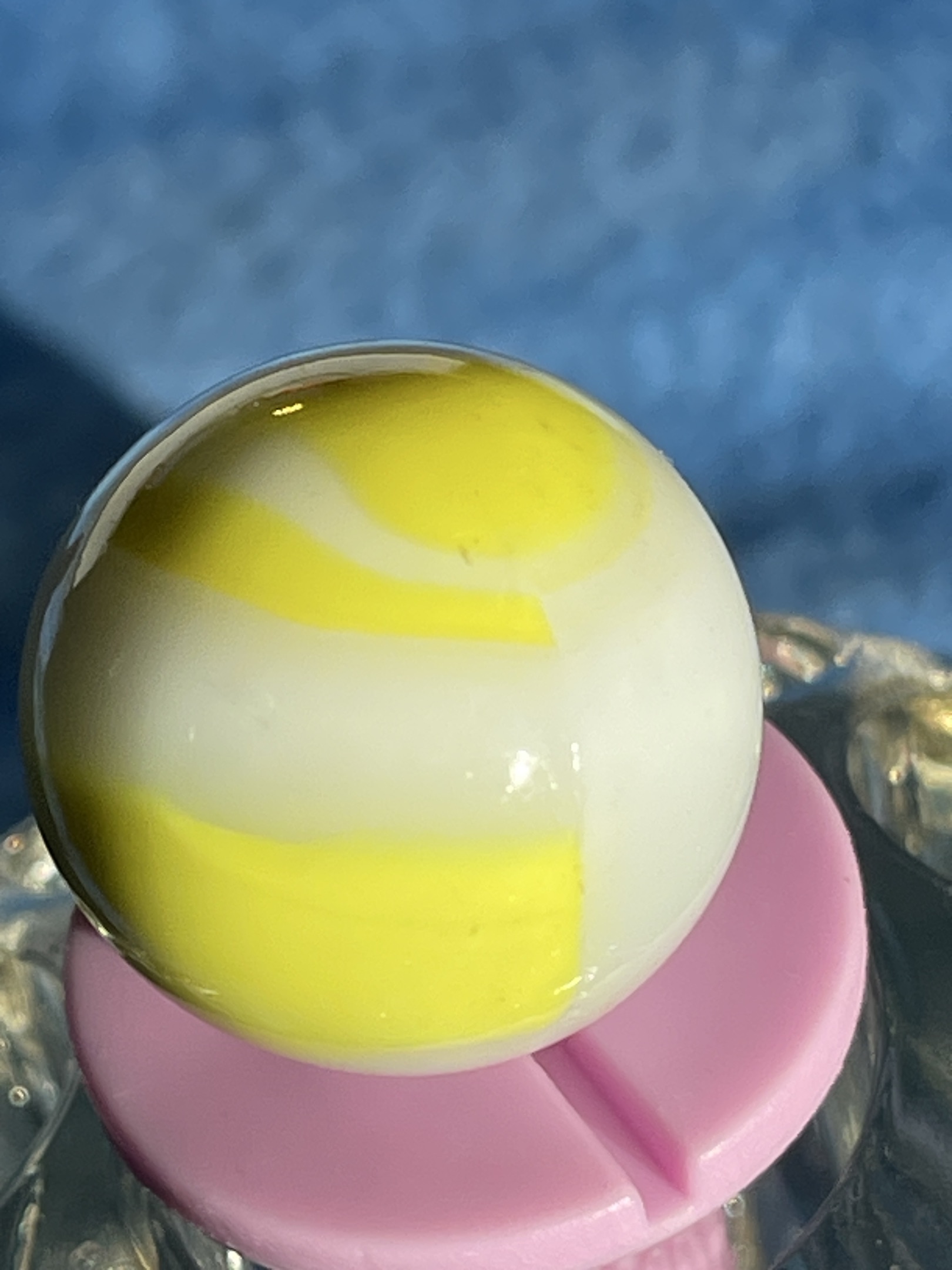 Egg Yolk by Akro Agate, identification view
