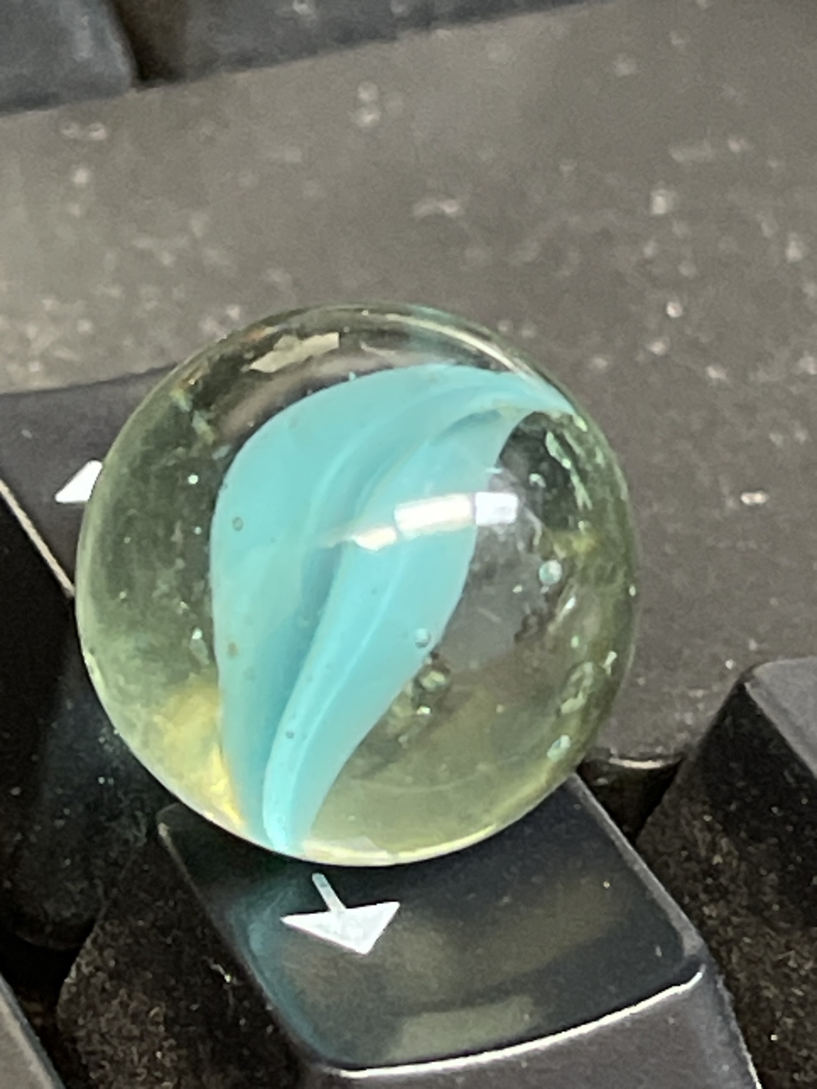 Light Blue Single-Vane Cat's Eye by Vitro Agate, identification view