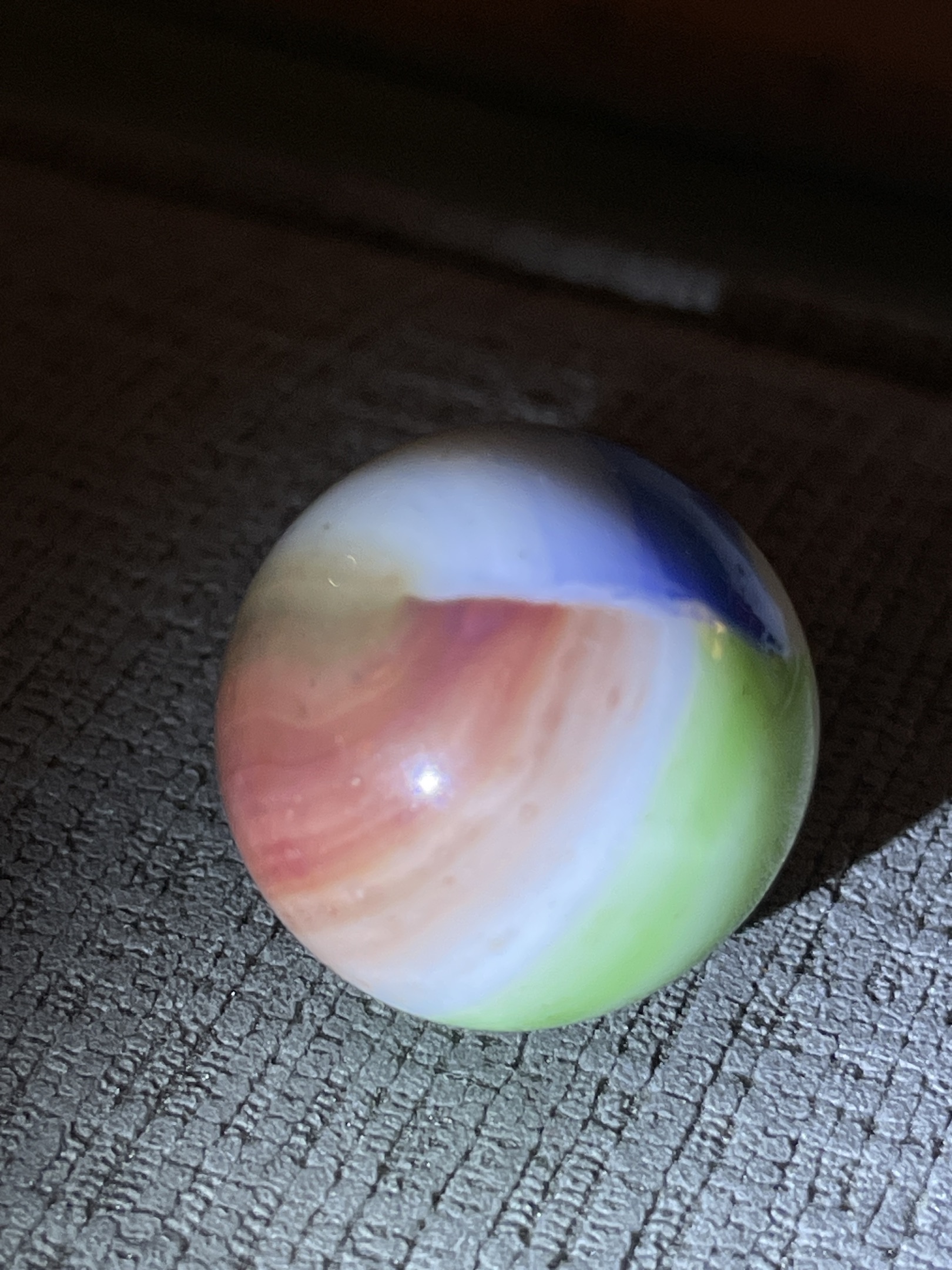 Parrot by Vitro Agate, identification view