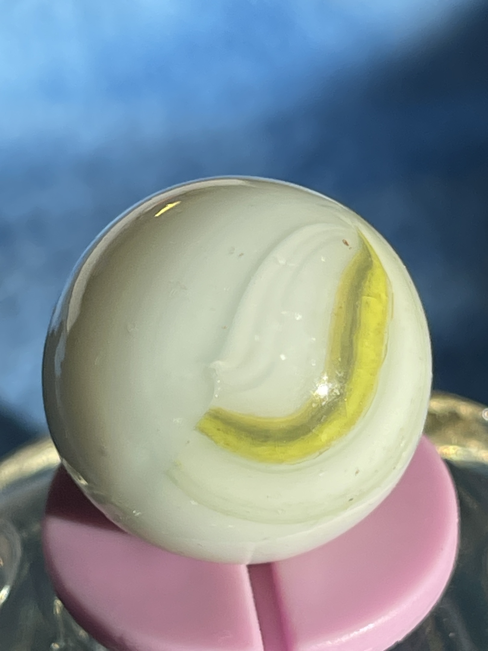 Egg Yolk Corkscrew by Akro Agate, identification view