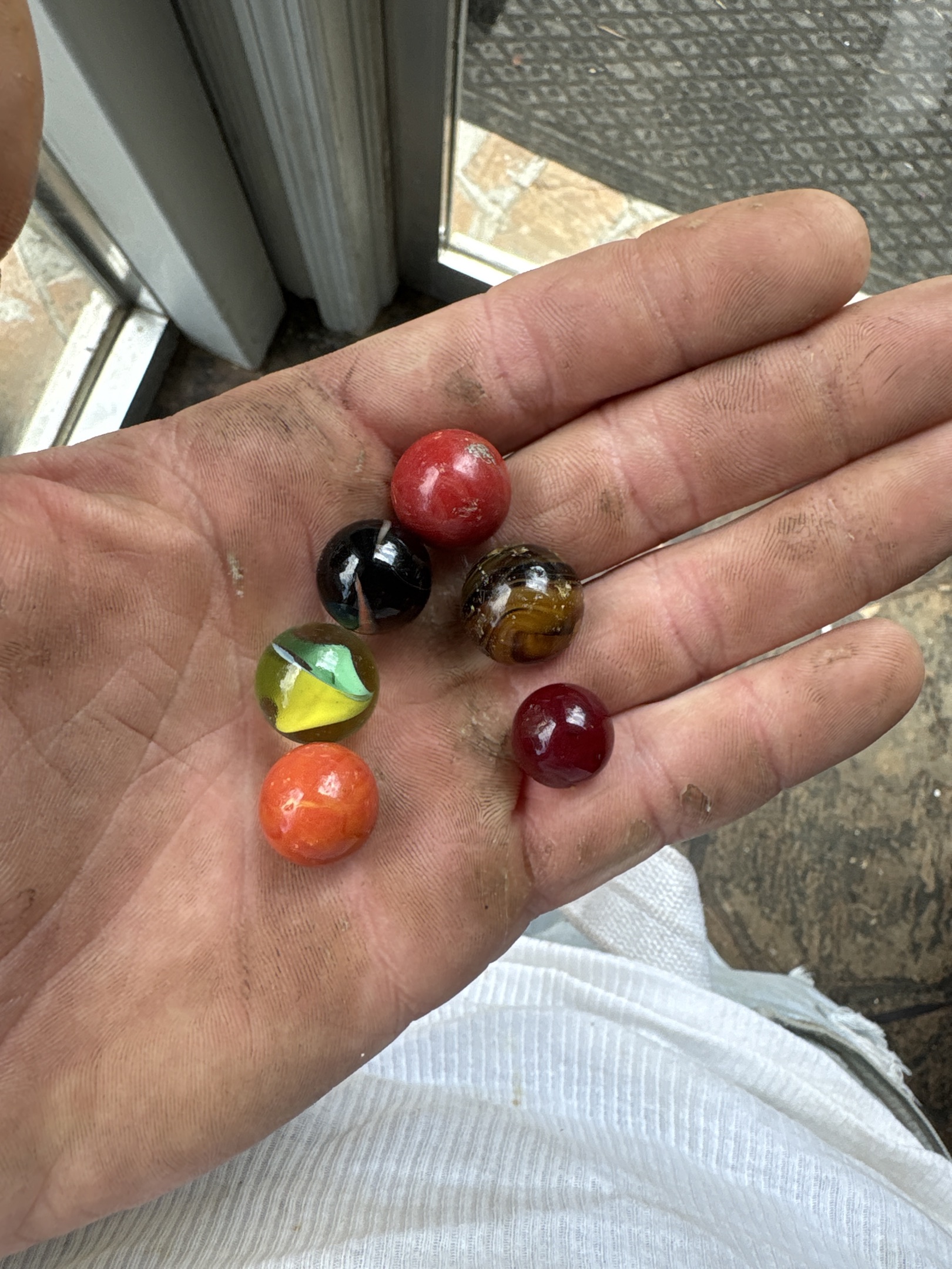 Three-Color All-Red (Tri-Lite Style) by Vitro Agate, identification view