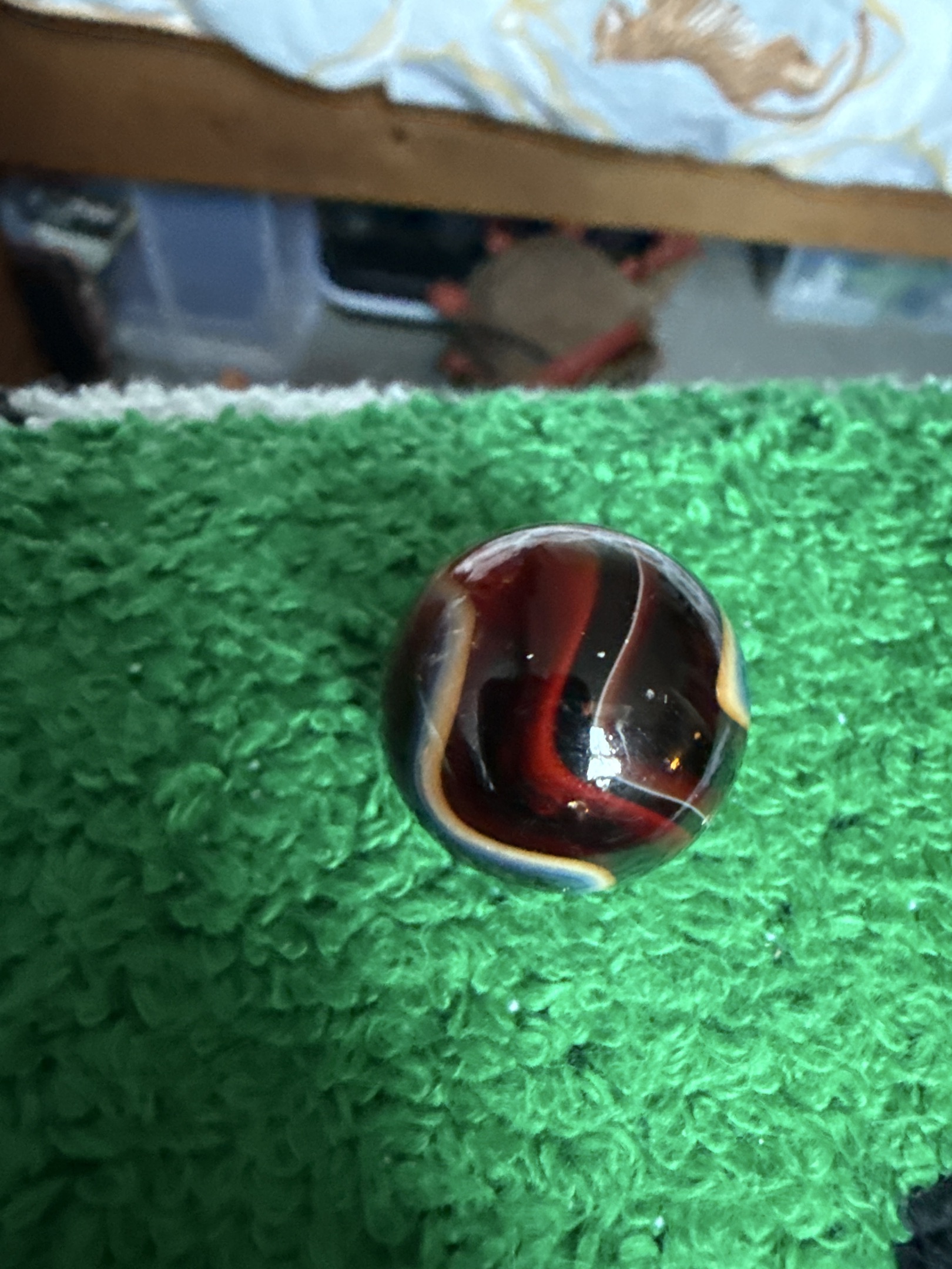 Oxblood Special by Akro Agate, identification view