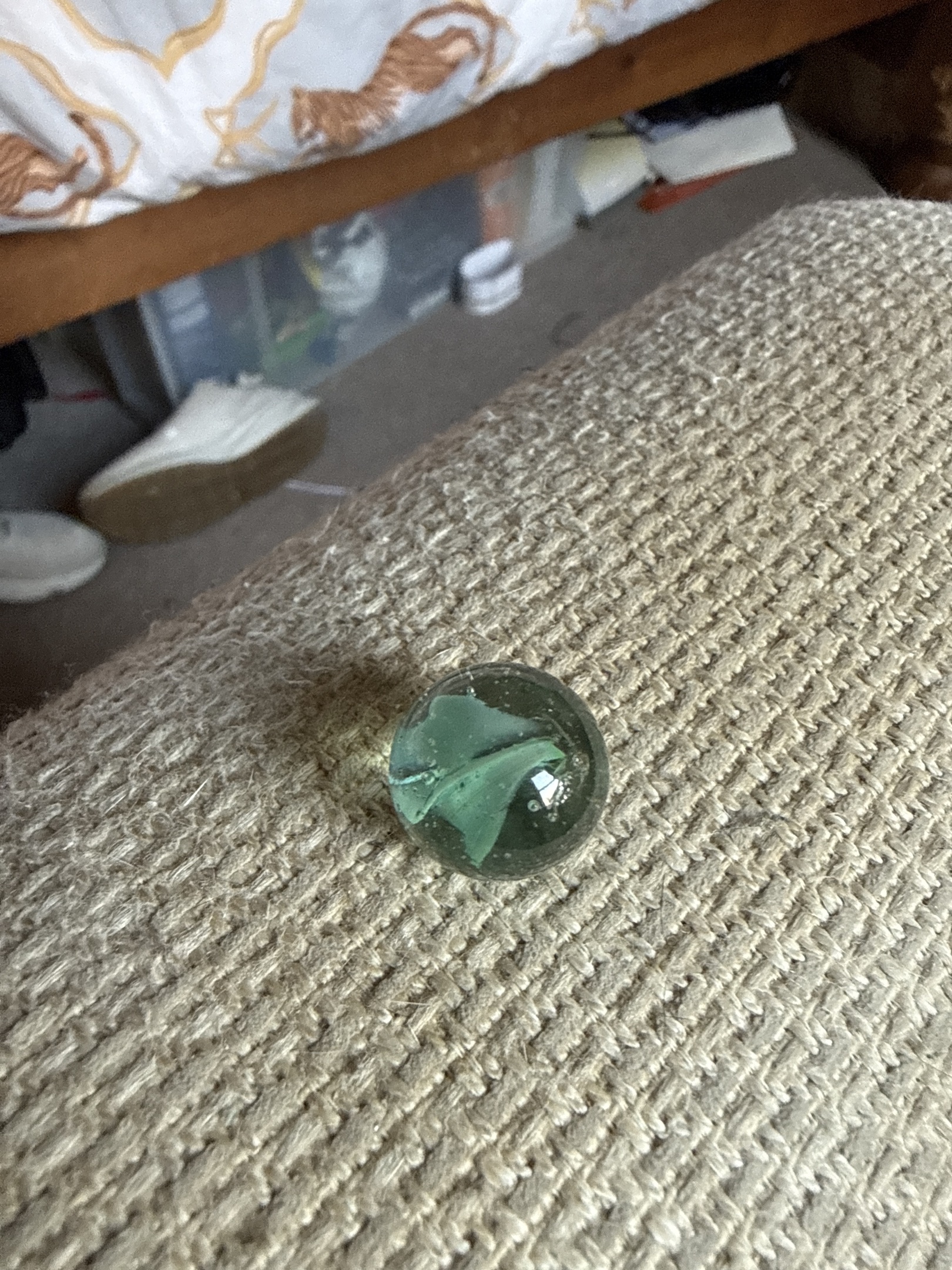 Green Vane Clear Cat's Eye by Vitro Agate, identification view