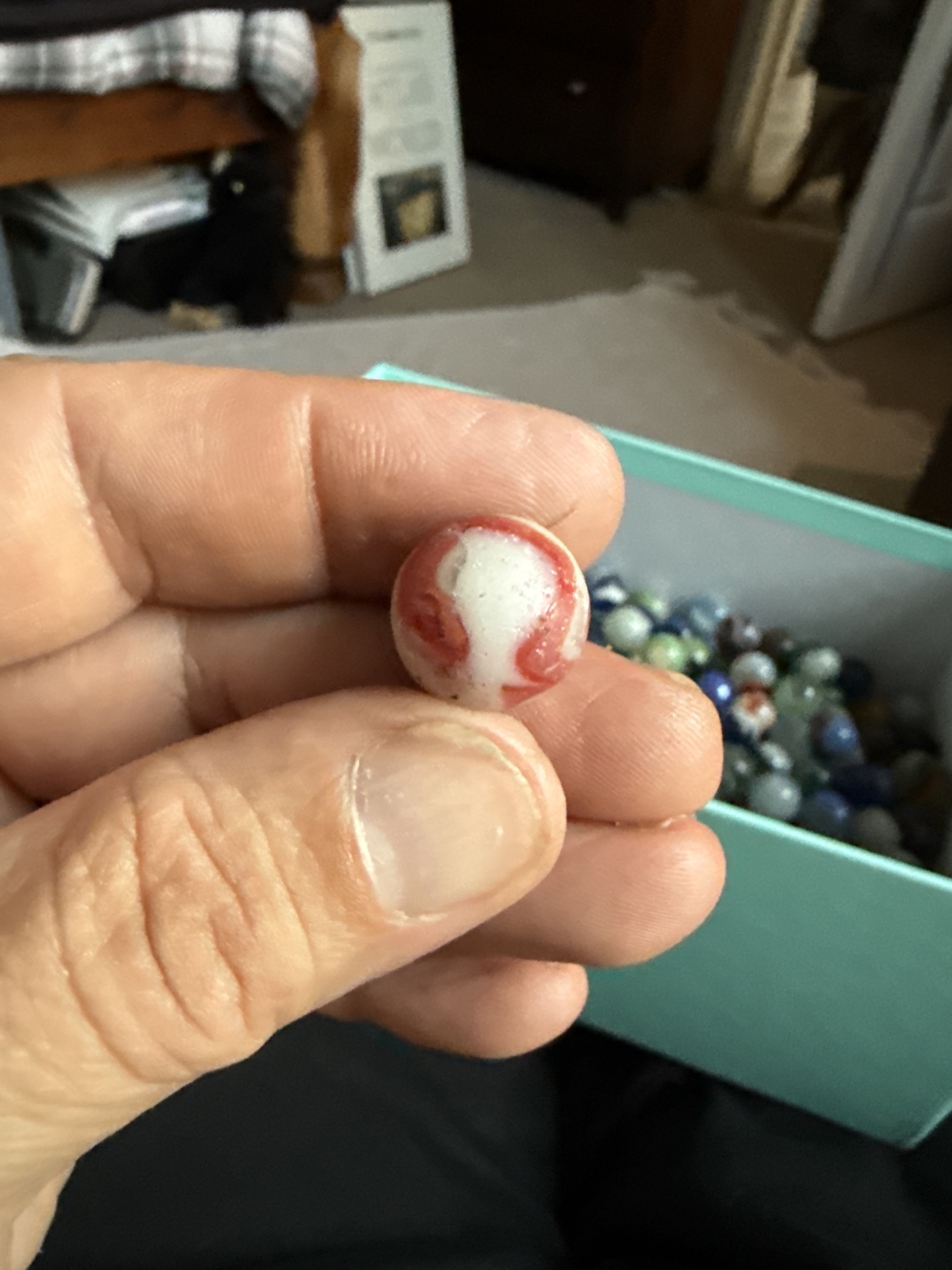 Red and White Corkscrew by Akro Agate, identification view