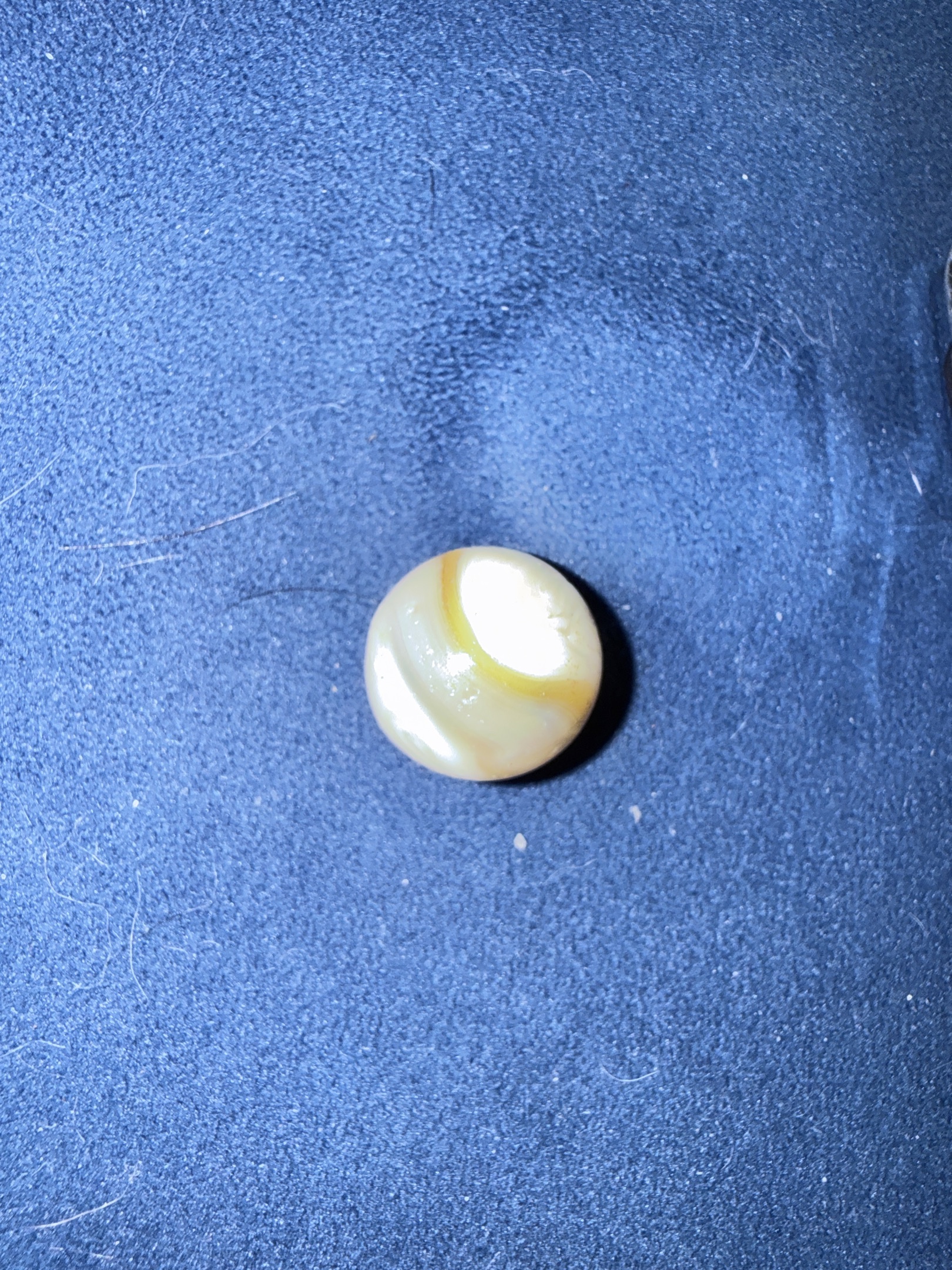 Moonstone Yellow Band by Akro Agate, identification view