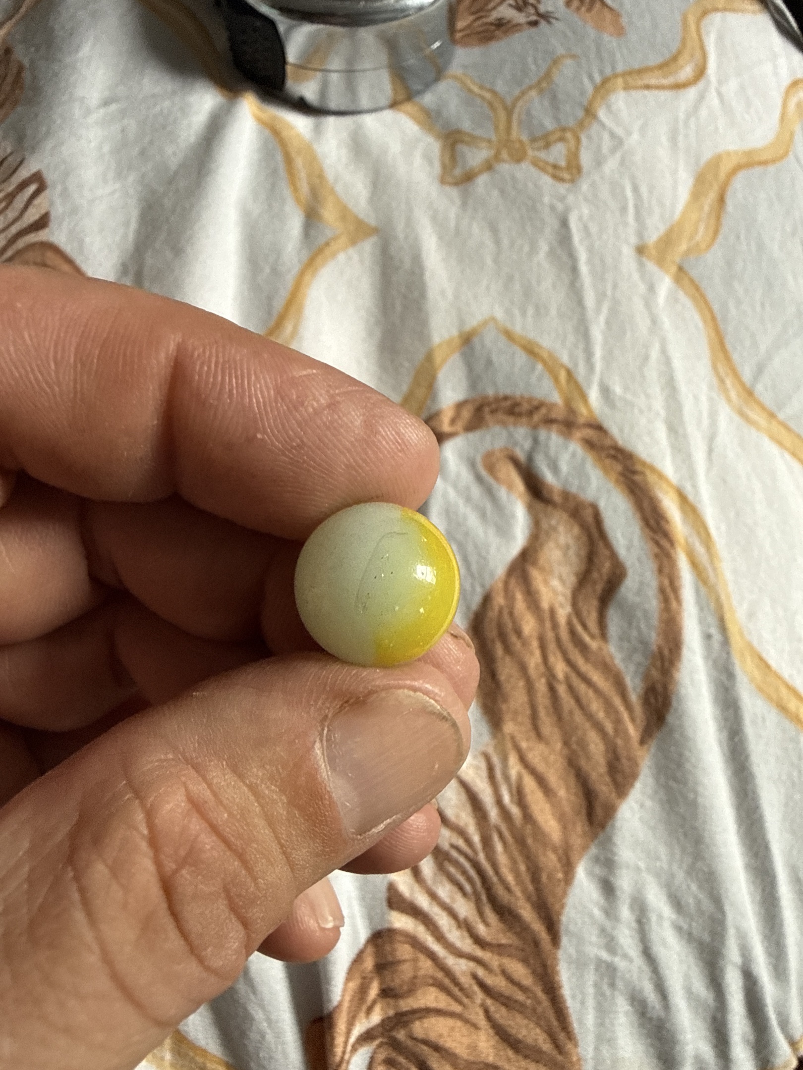 Egg Yolk - White with Yellow Patch by Akro Agate, identification view