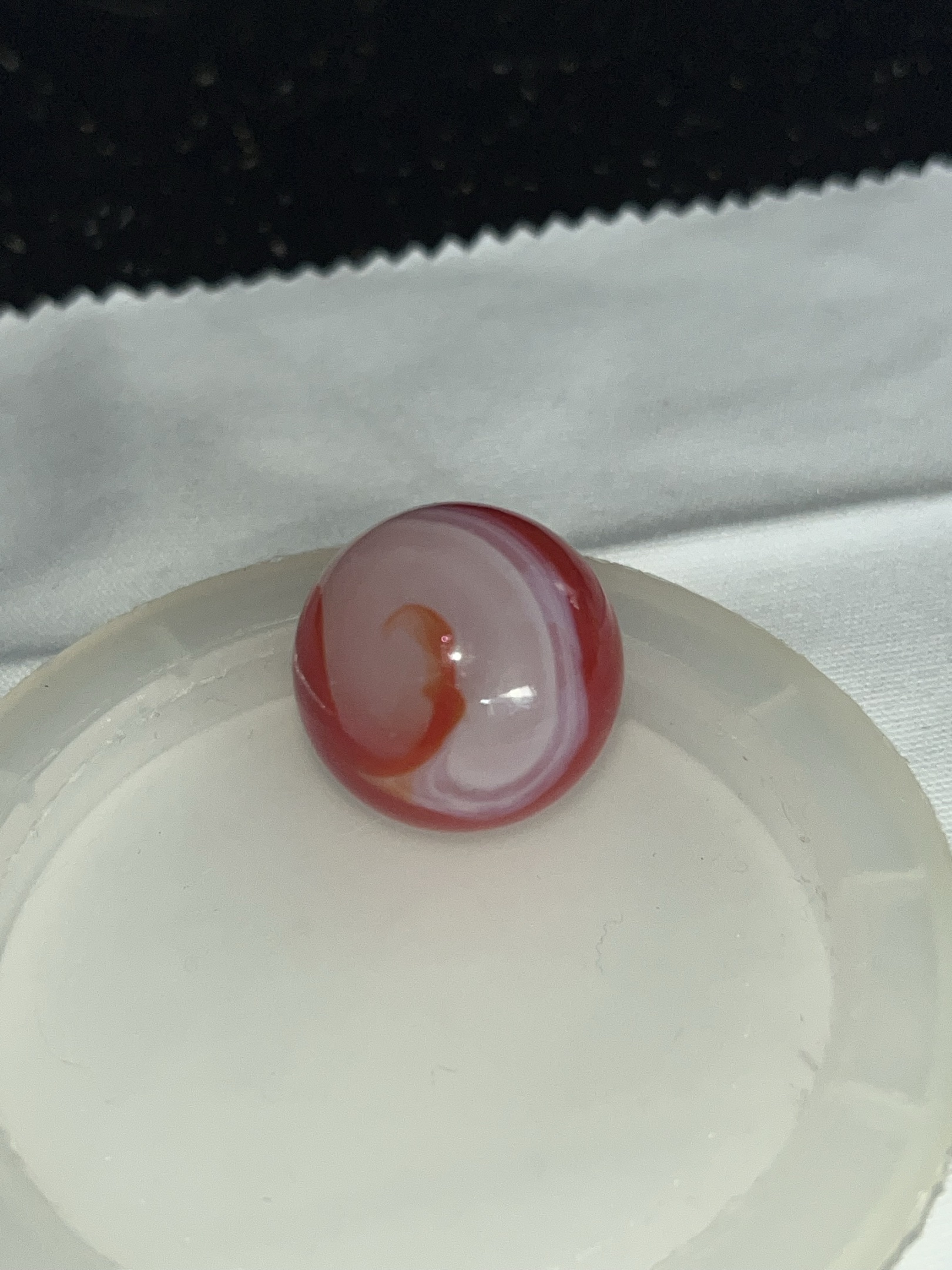 Red Onyx Swirl by Peltier Glass Company, identification view