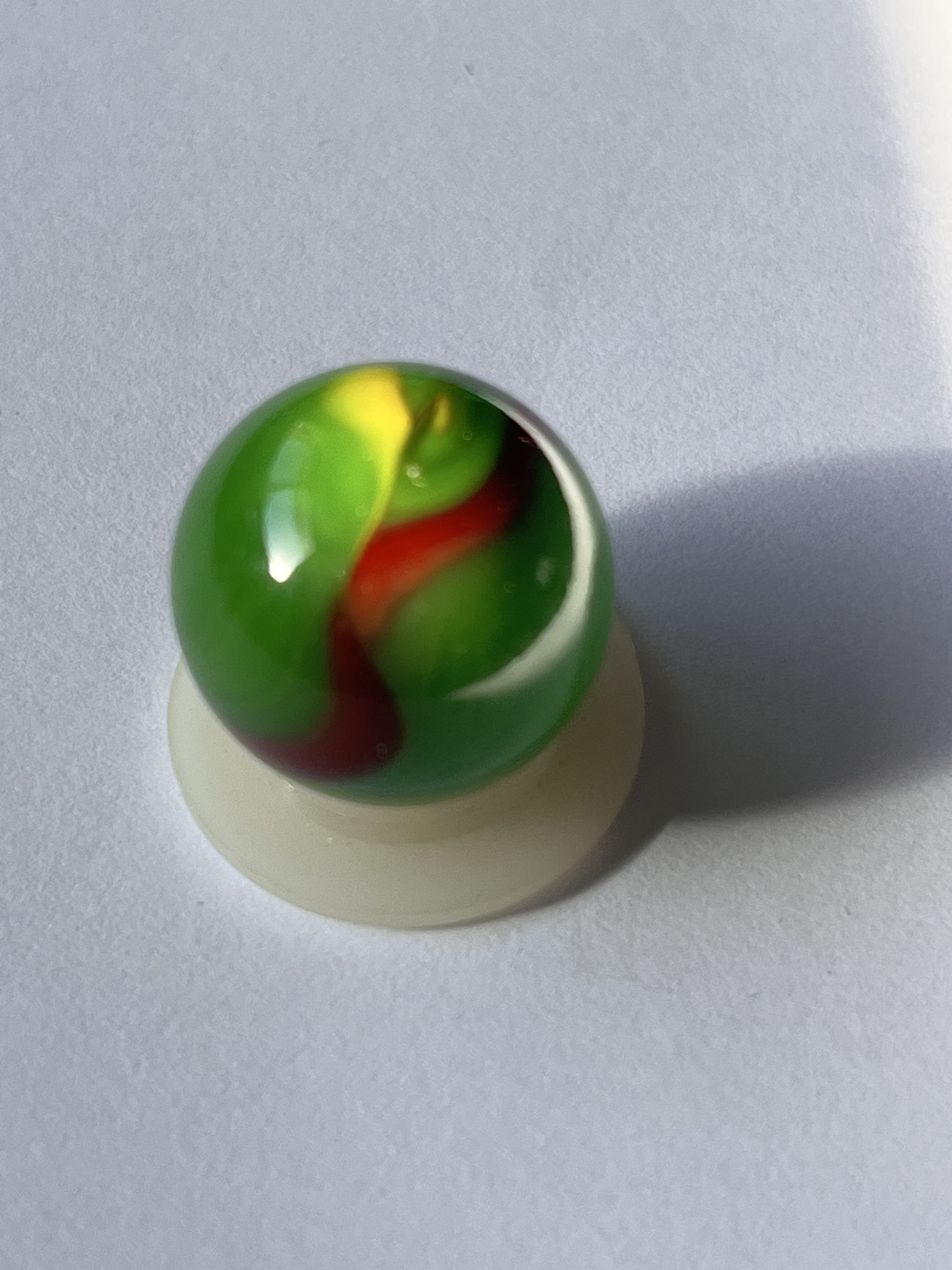 Parrot Corkscrew by Akro Agate, identification view
