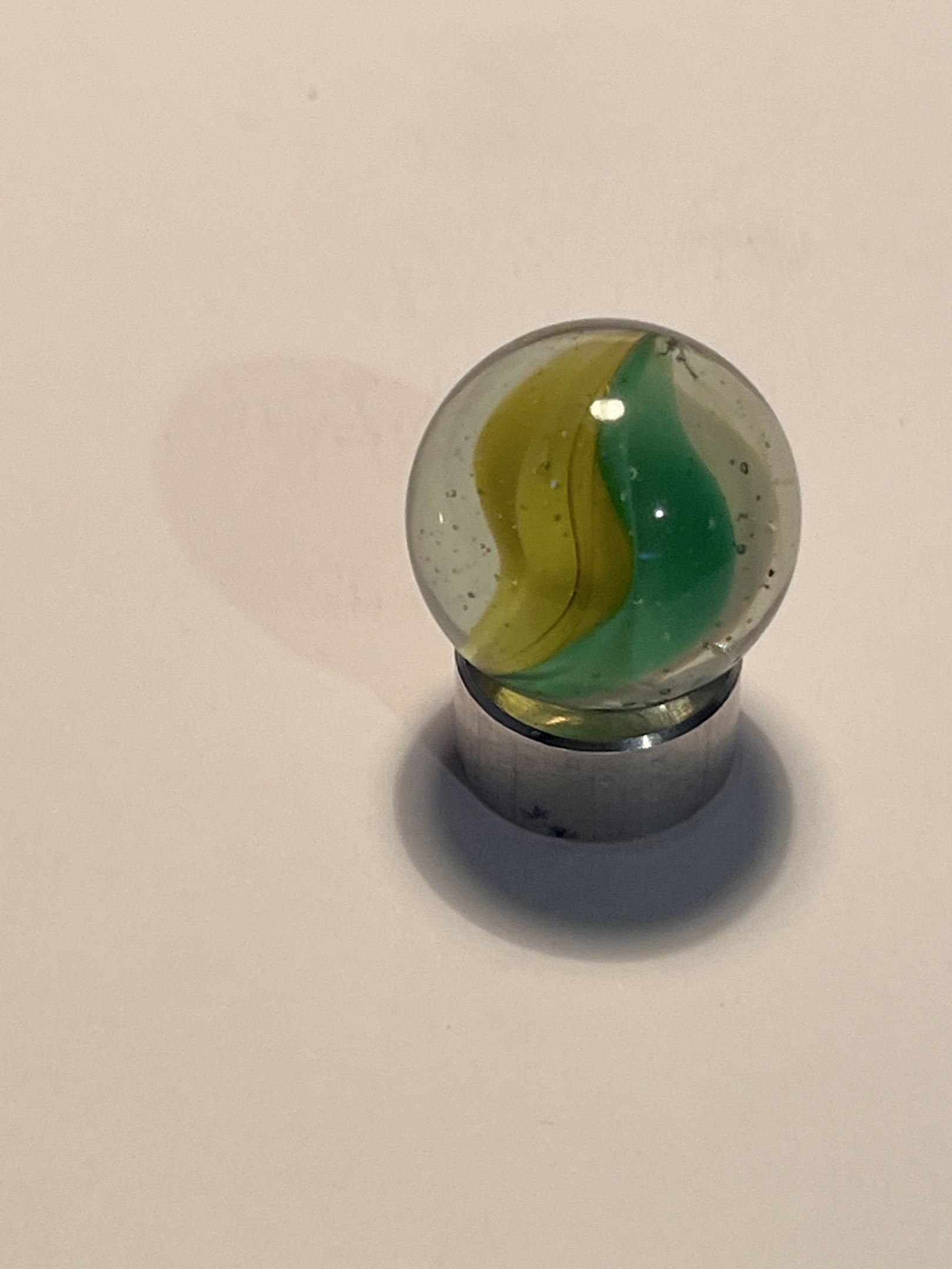 Double-Vane Green and Yellow Cat's Eye by Vitro Agate, identification view
