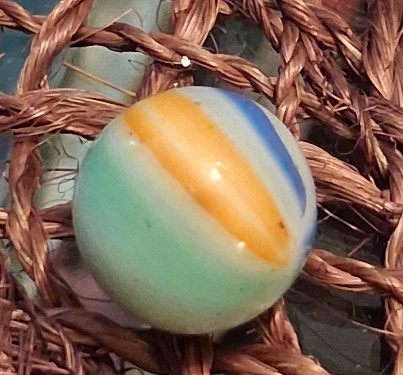 Tricolor Special by Akro Agate, identification view