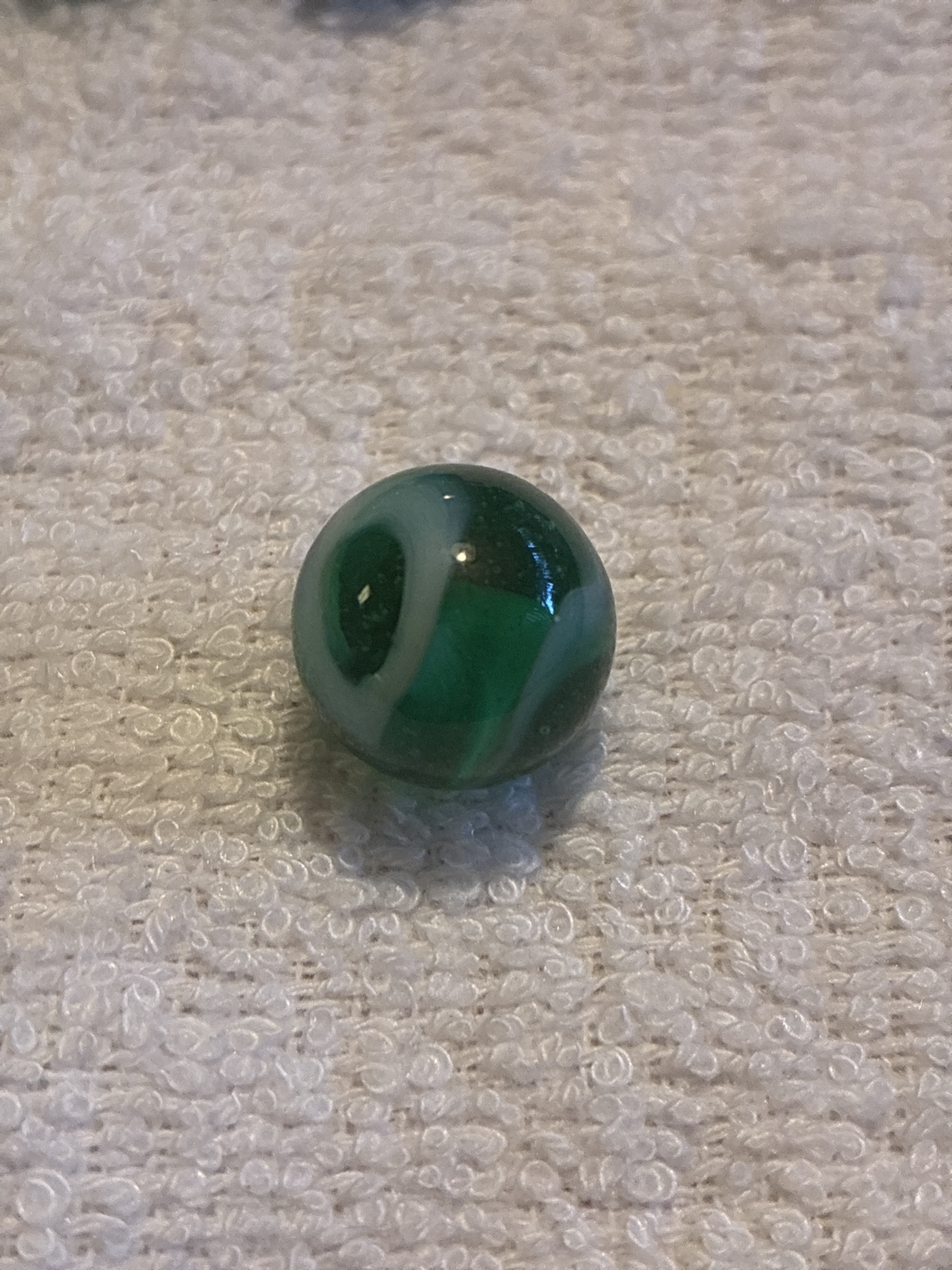 All-Red / Green Cage Style by Vitro Agate Company, identification view