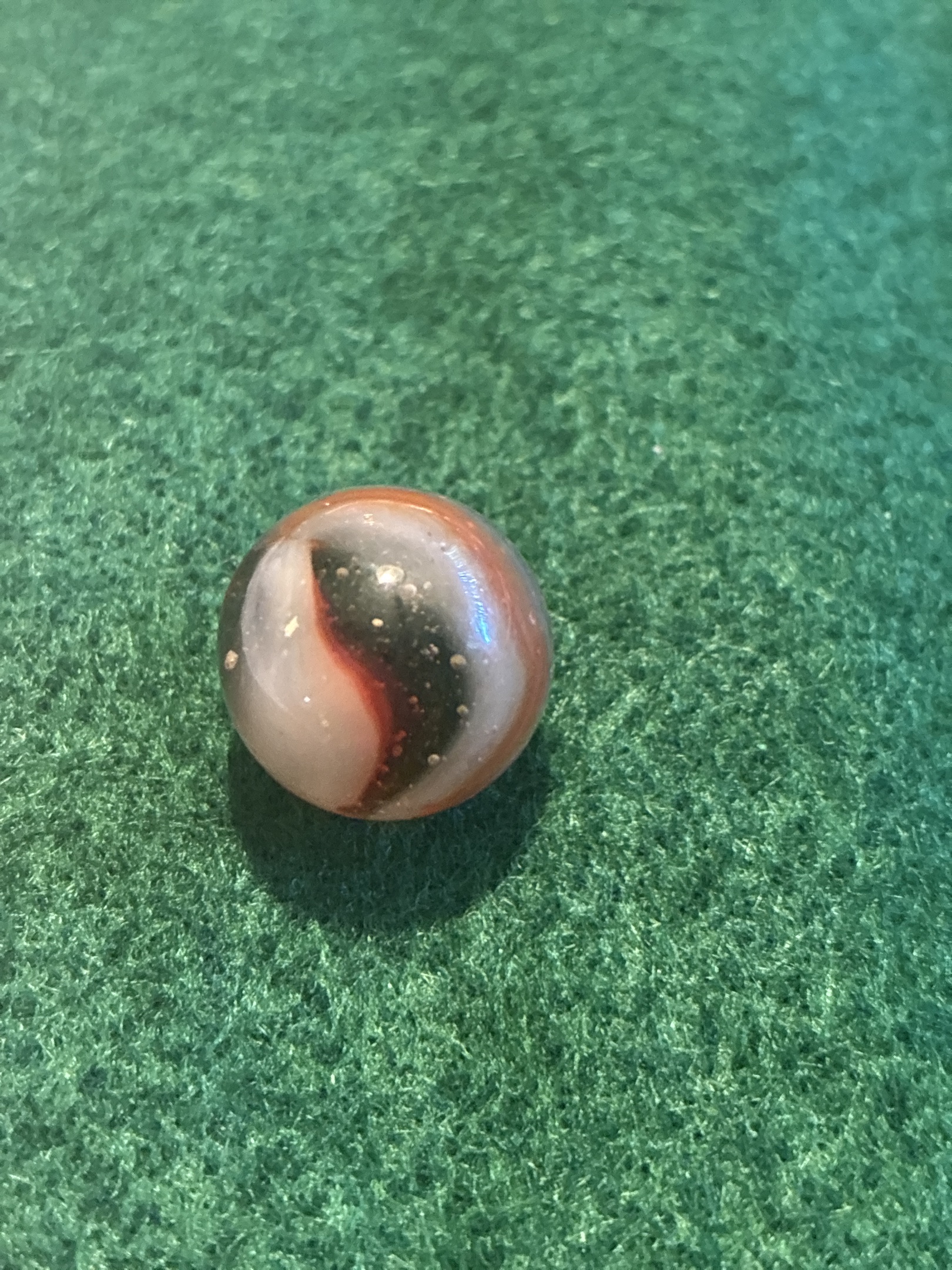 Red Onyx by Peltier Glass Company, identification view