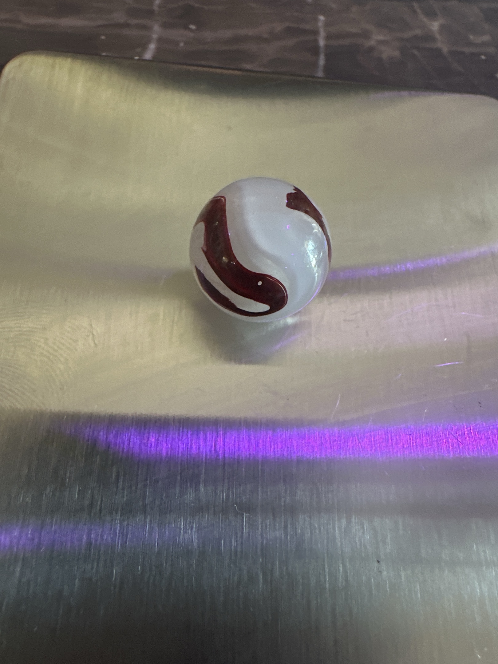 Oxblood Swirl on White by Alley Agate, identification view