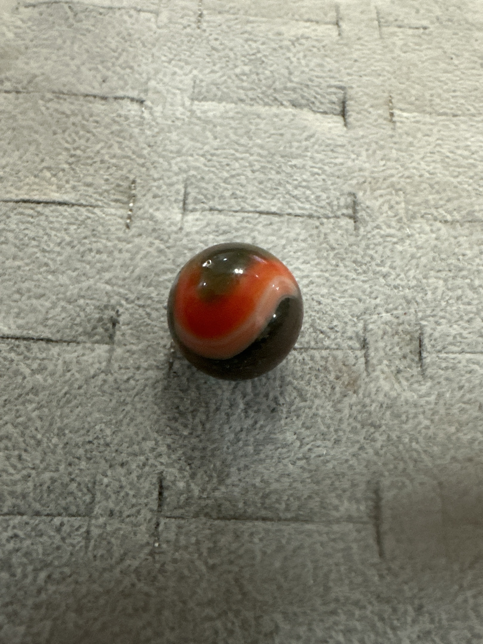 Carnelian by Akro Agate Company, identification view