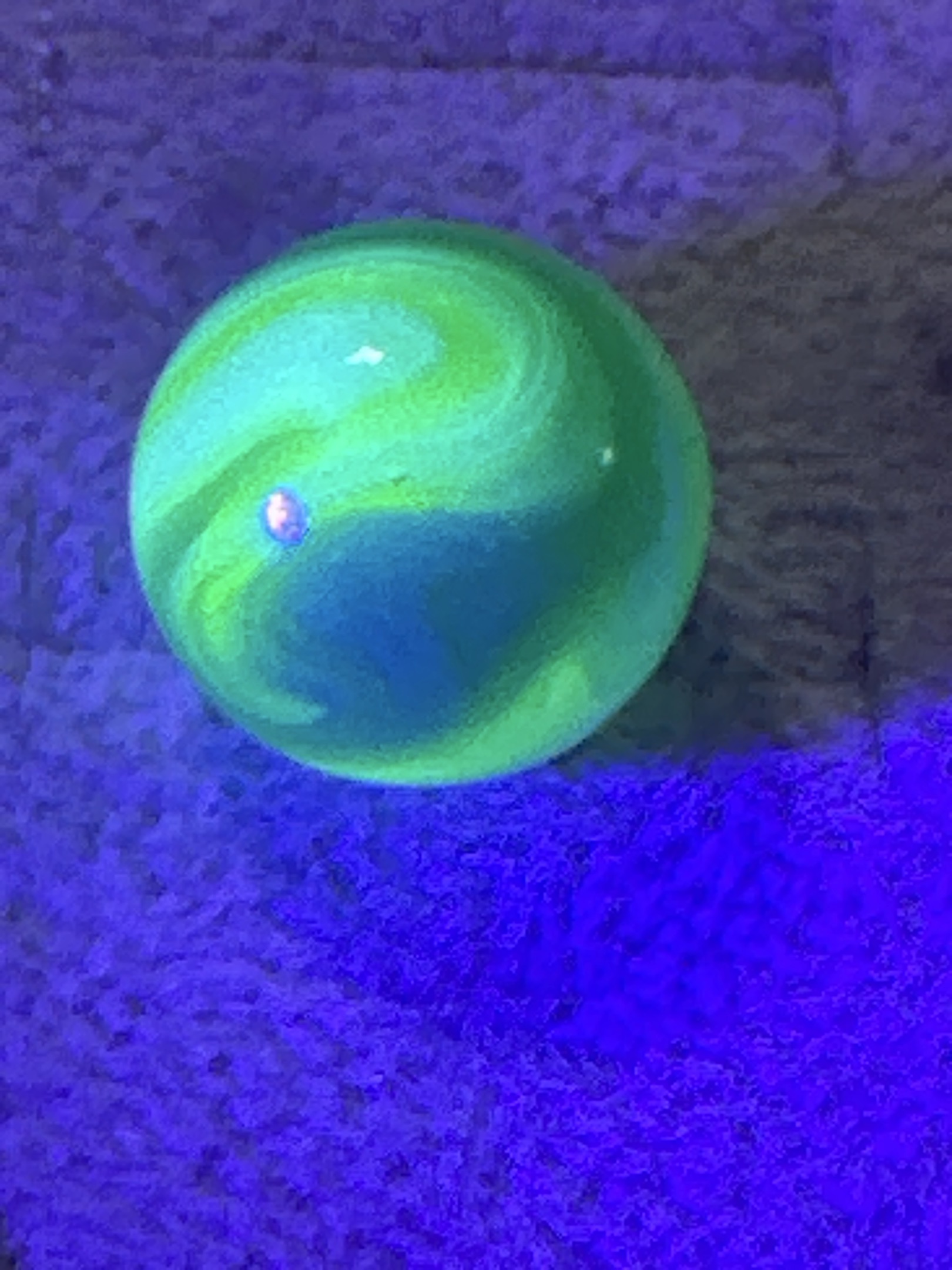 Green Slag (Uranium) by Akro Agate, identification view