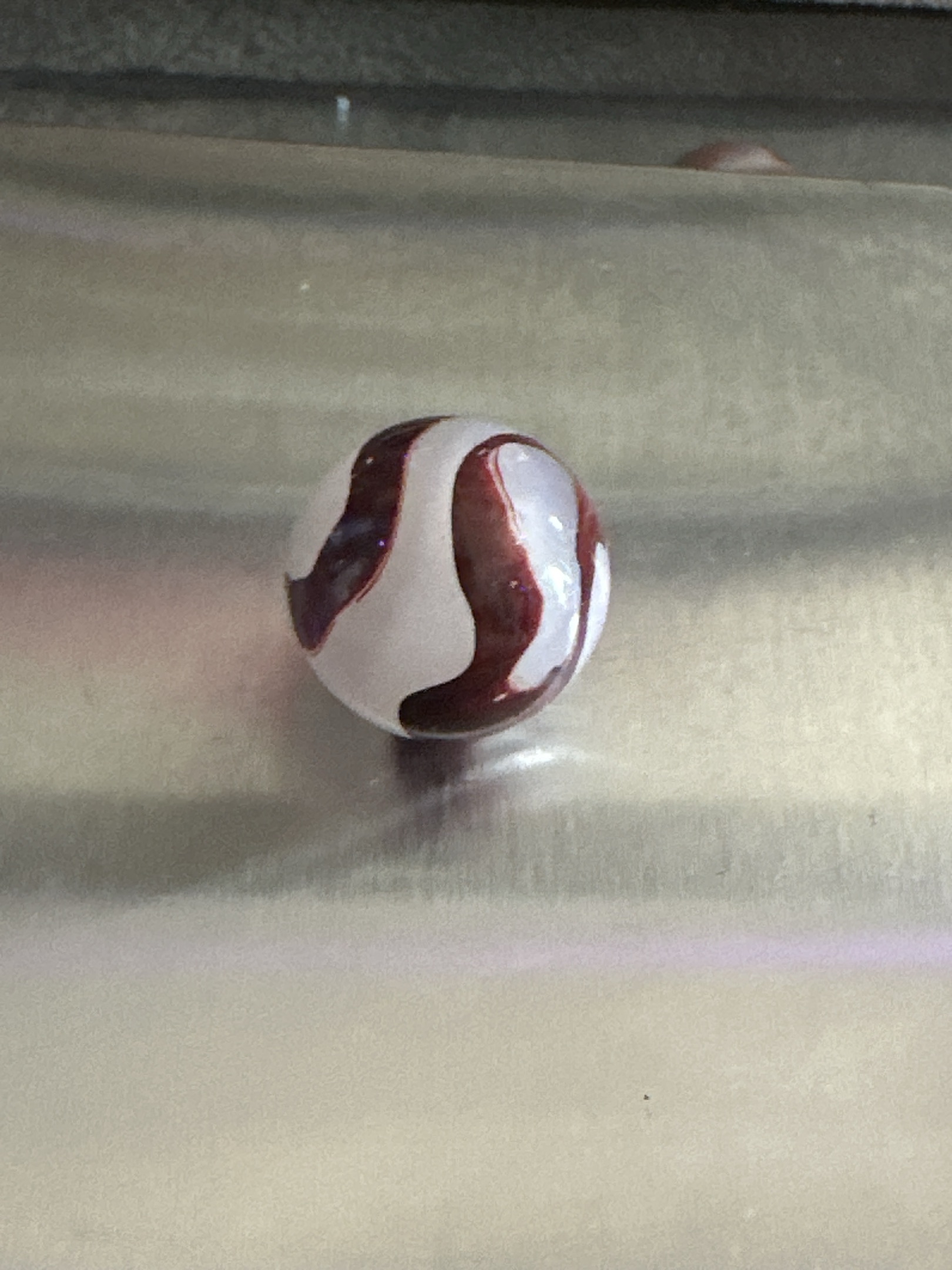 Silver Oxblood by Akro Agate Company, identification view